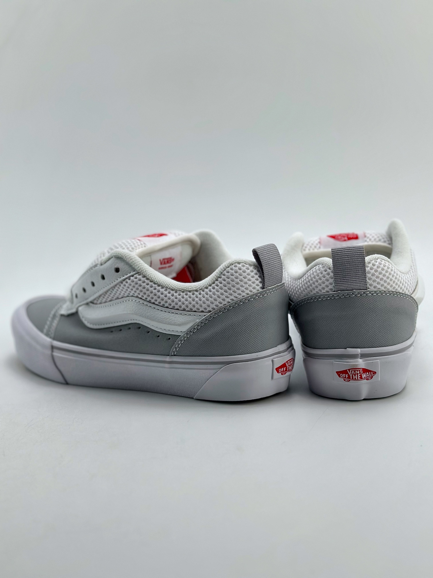 140 Vans Classics Knu Skool 白灰厚鞋舌面包鞋 Vans超火的土豆鞋