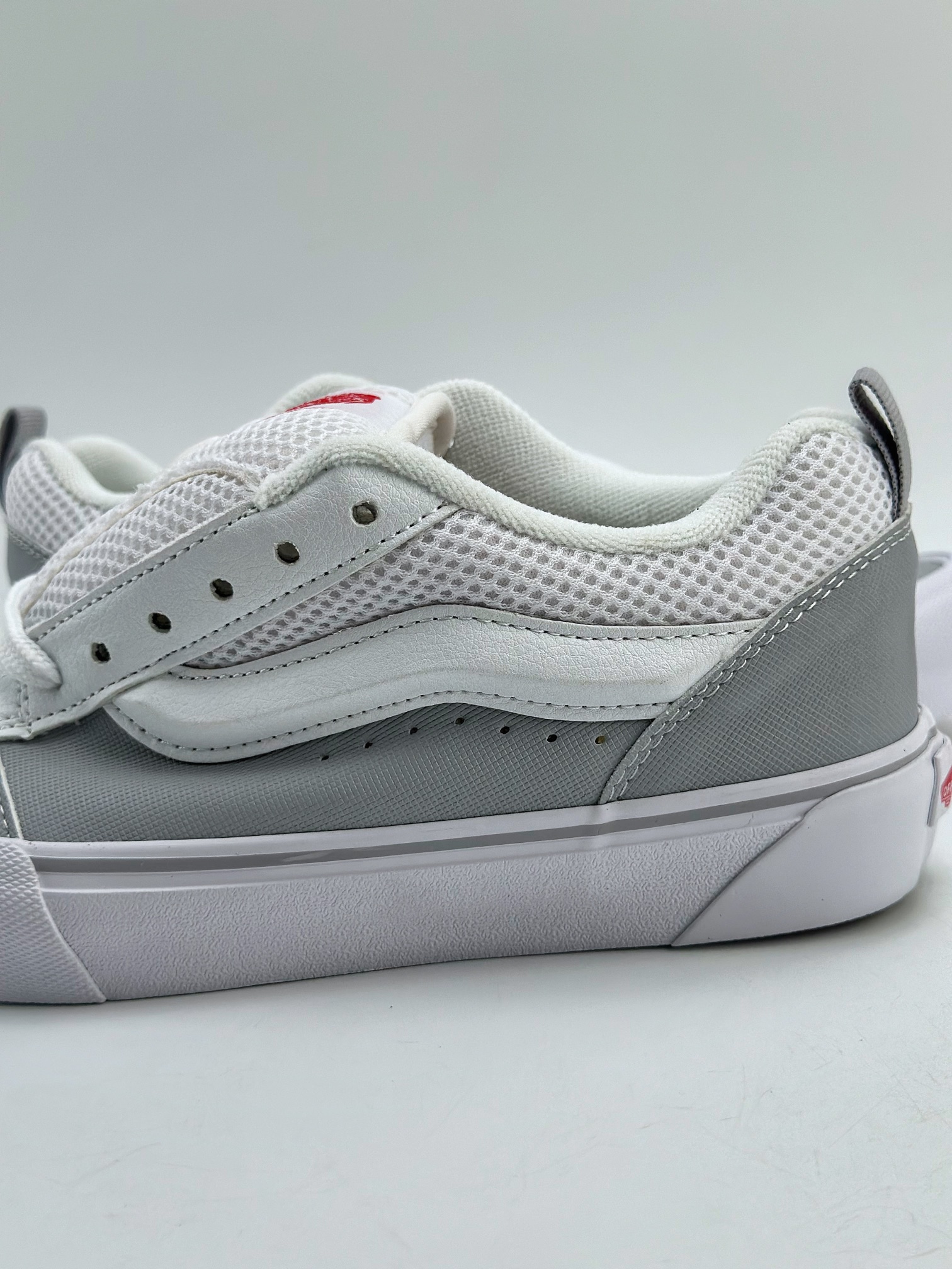 140 Vans Classics Knu Skool 白灰厚鞋舌面包鞋 Vans超火的土豆鞋