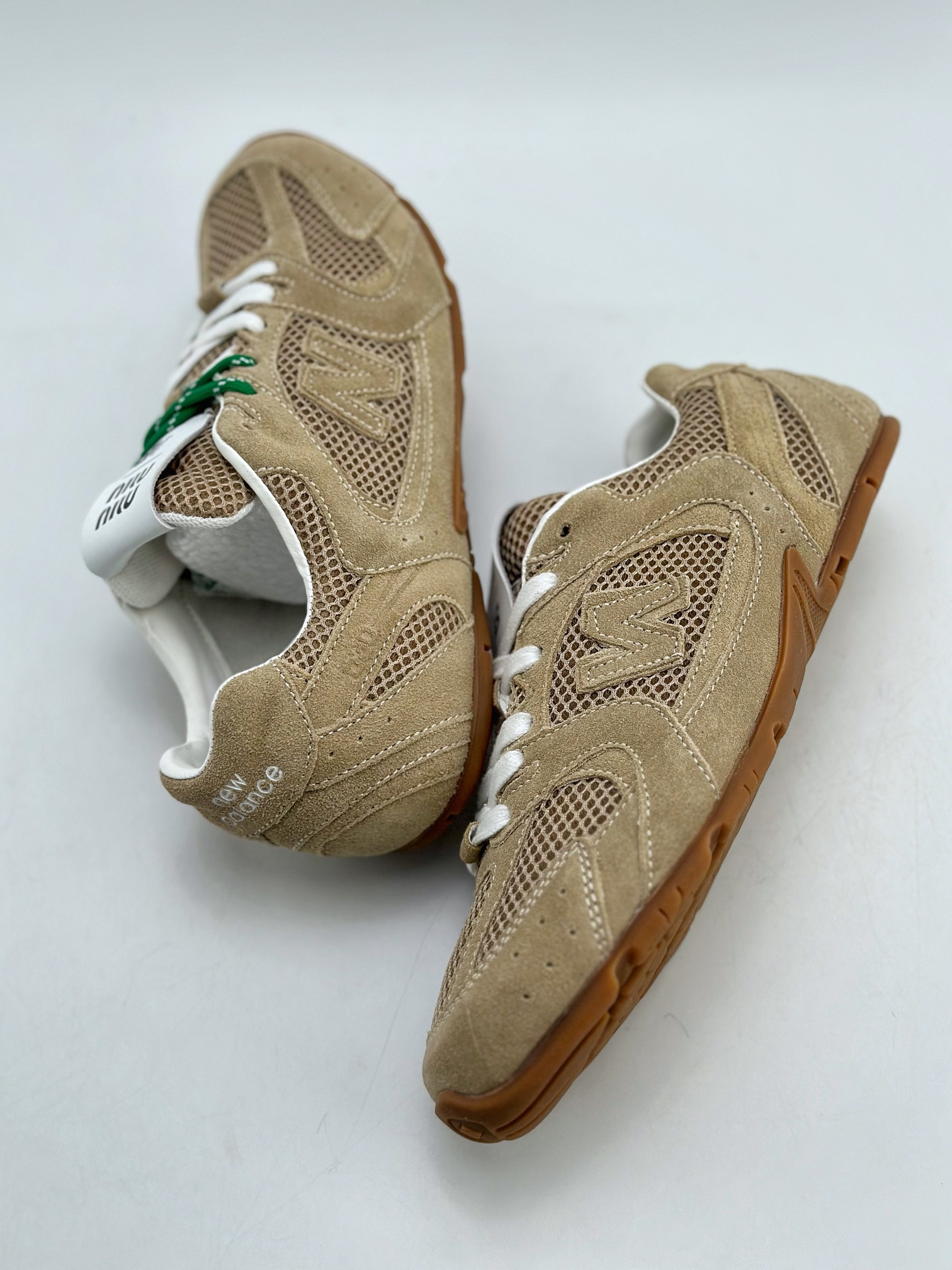 220 New Balance x Miumiu 缪缪联名 24s联名款运动鞋  ECAP523059