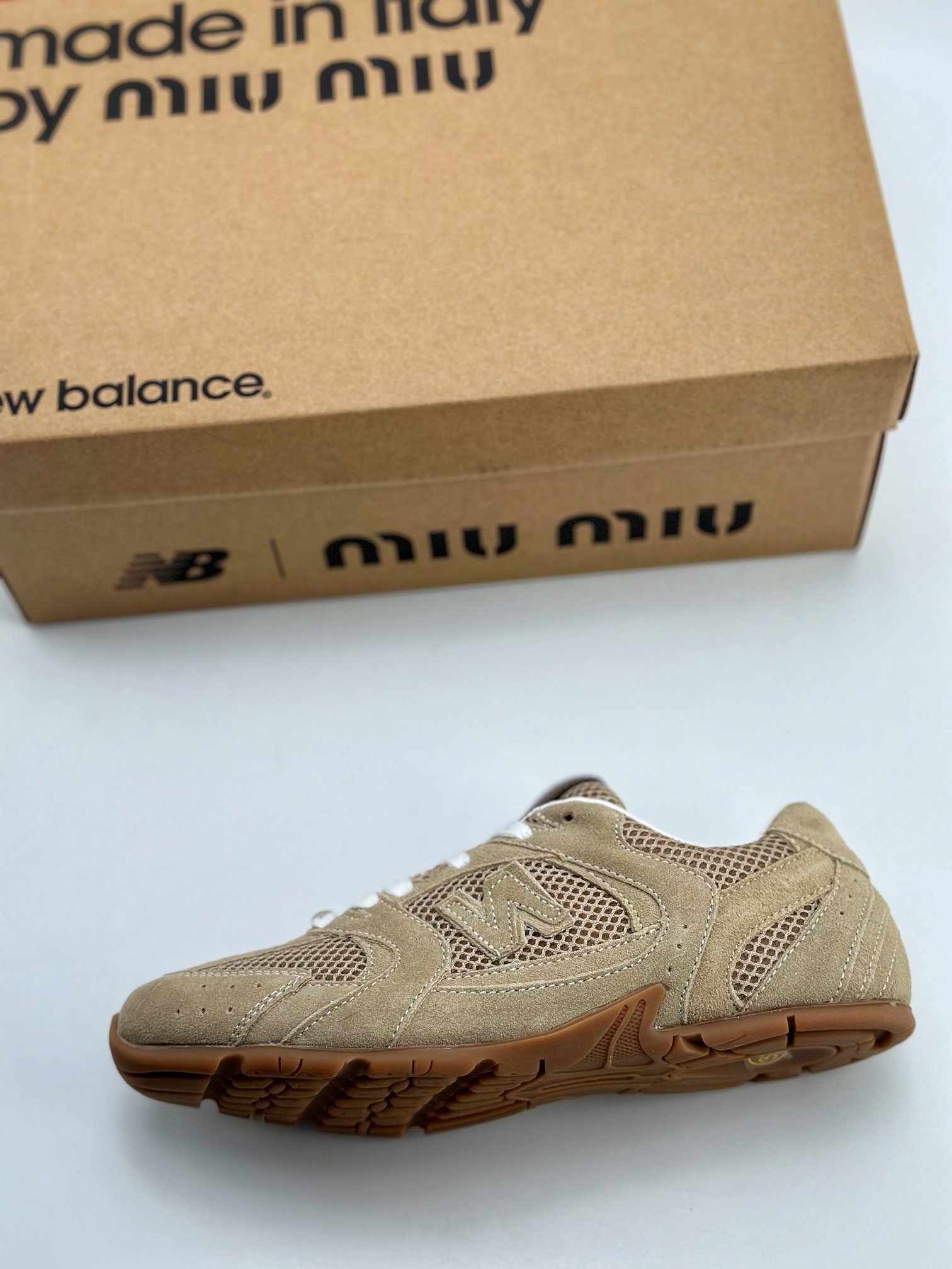 220 New Balance x Miumiu 缪缪联名 24s联名款运动鞋  ECAP523059