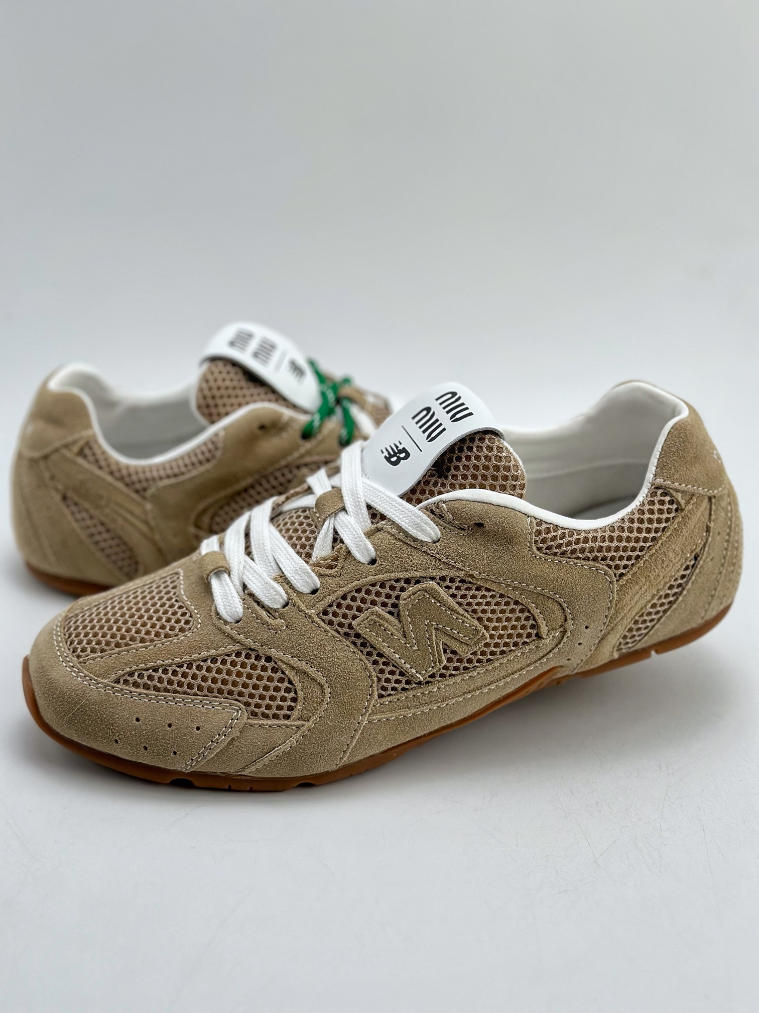 220 New Balance x Miumiu 缪缪联名 24s联名款运动鞋  ECAP523059