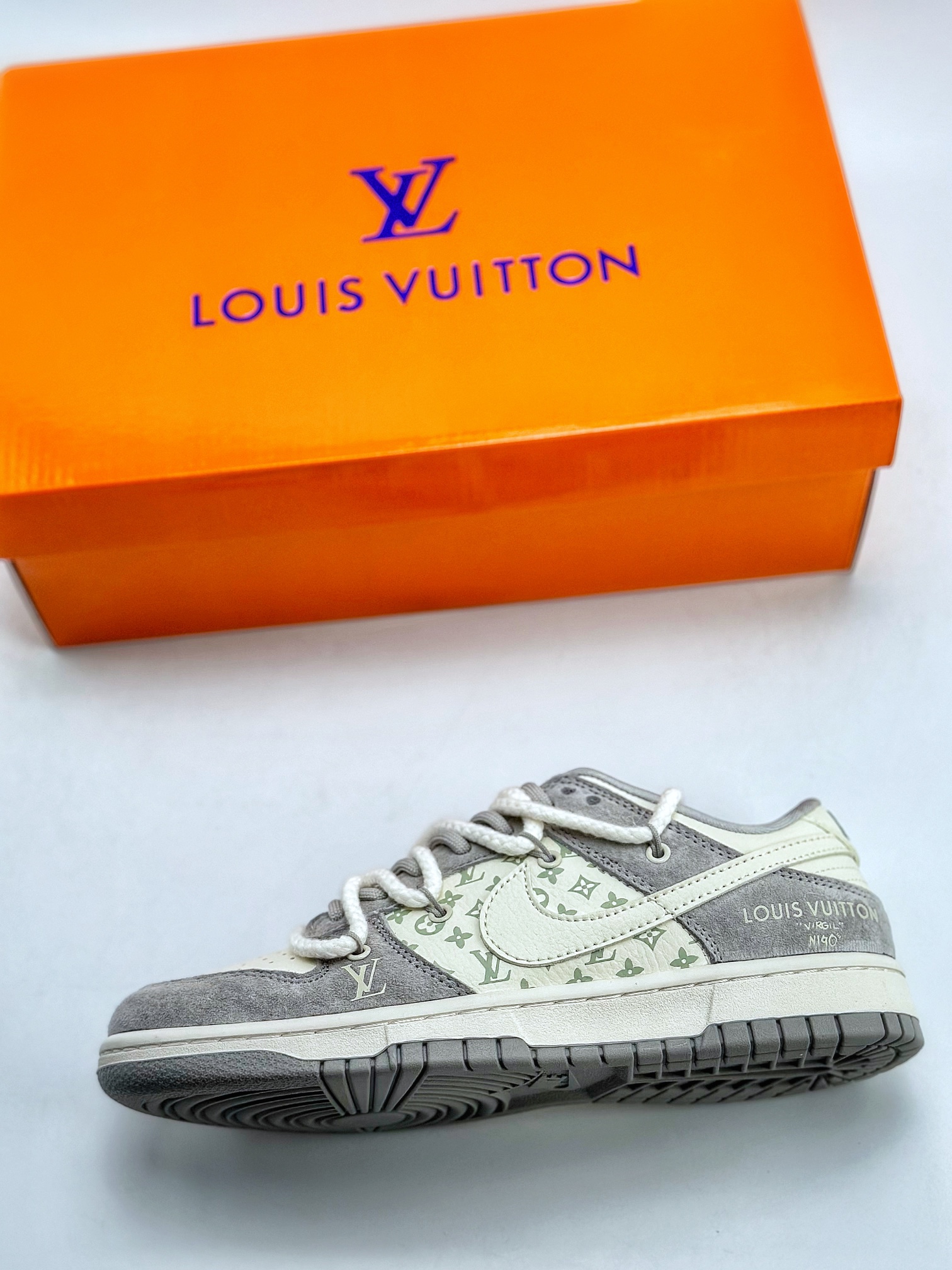 300 Nike SB Dunk Low x Louis Vuitton 白灰绑带 SJ2068-237