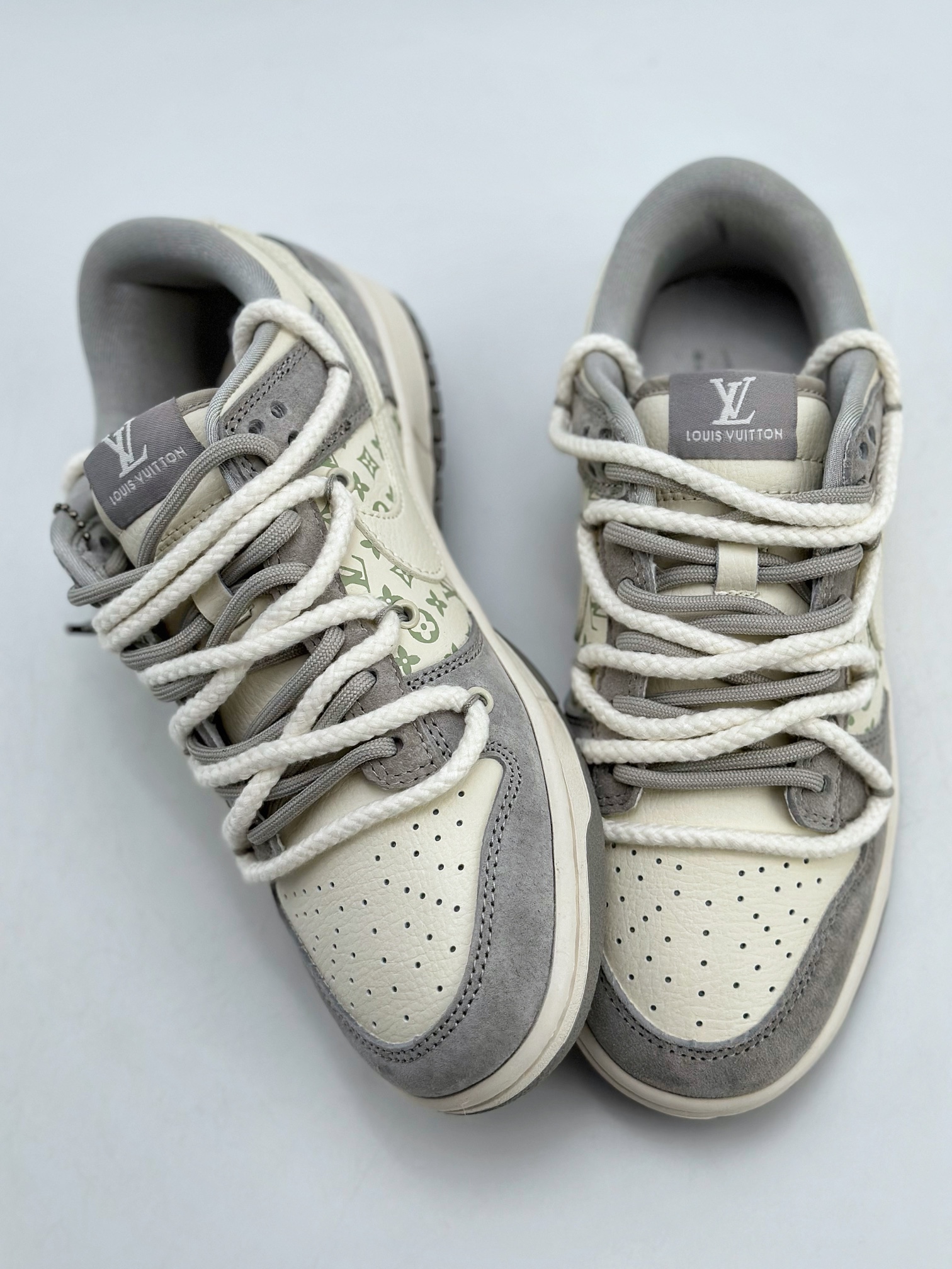 300 Nike SB Dunk Low x Louis Vuitton 白灰绑带 SJ2068-237