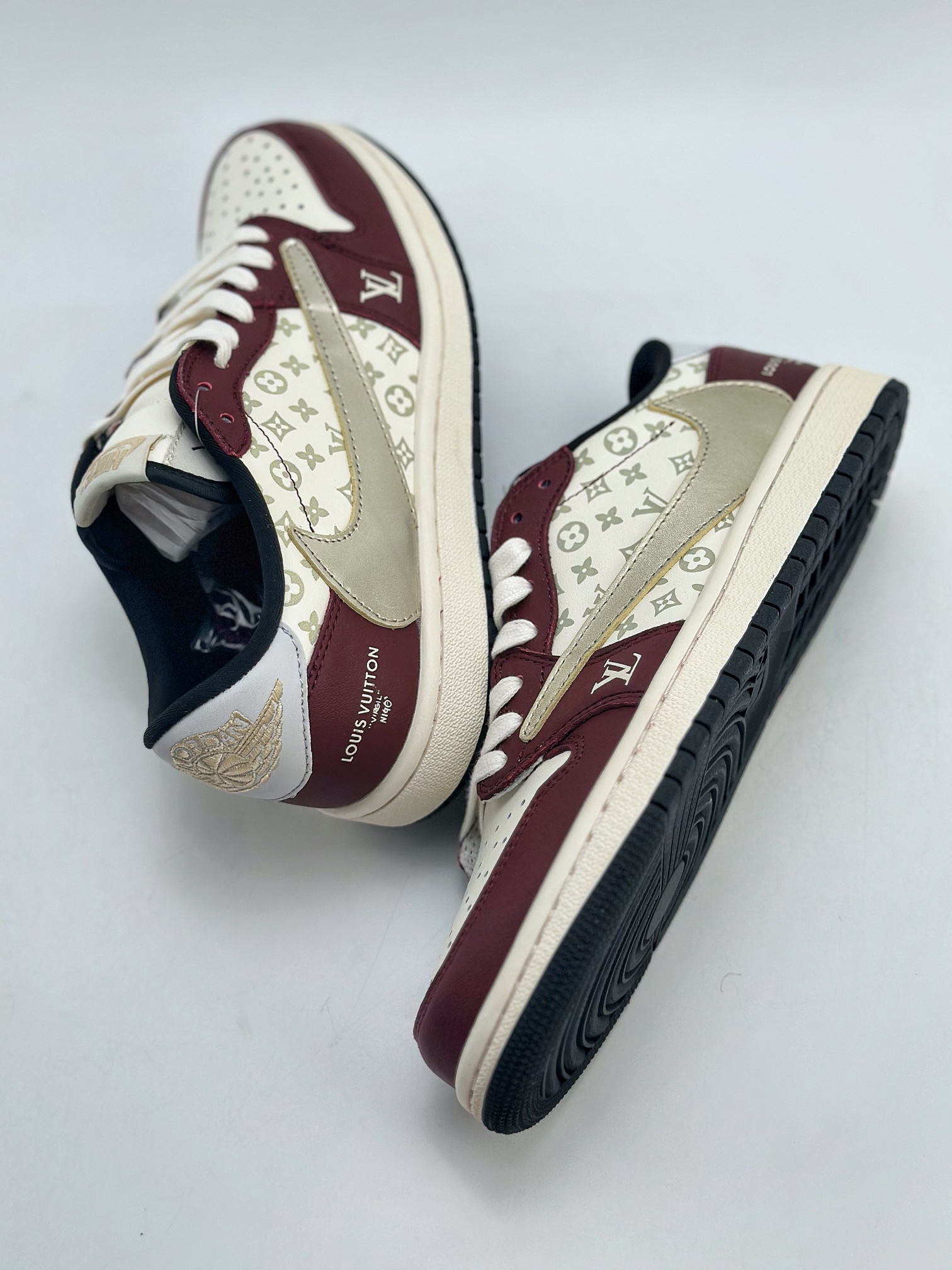 280 Travis Scott x Nike Air Jordan 1 Low x Louis Vuitton Air Jordan 1 Low 龙年限定倒钩 LX1988-400