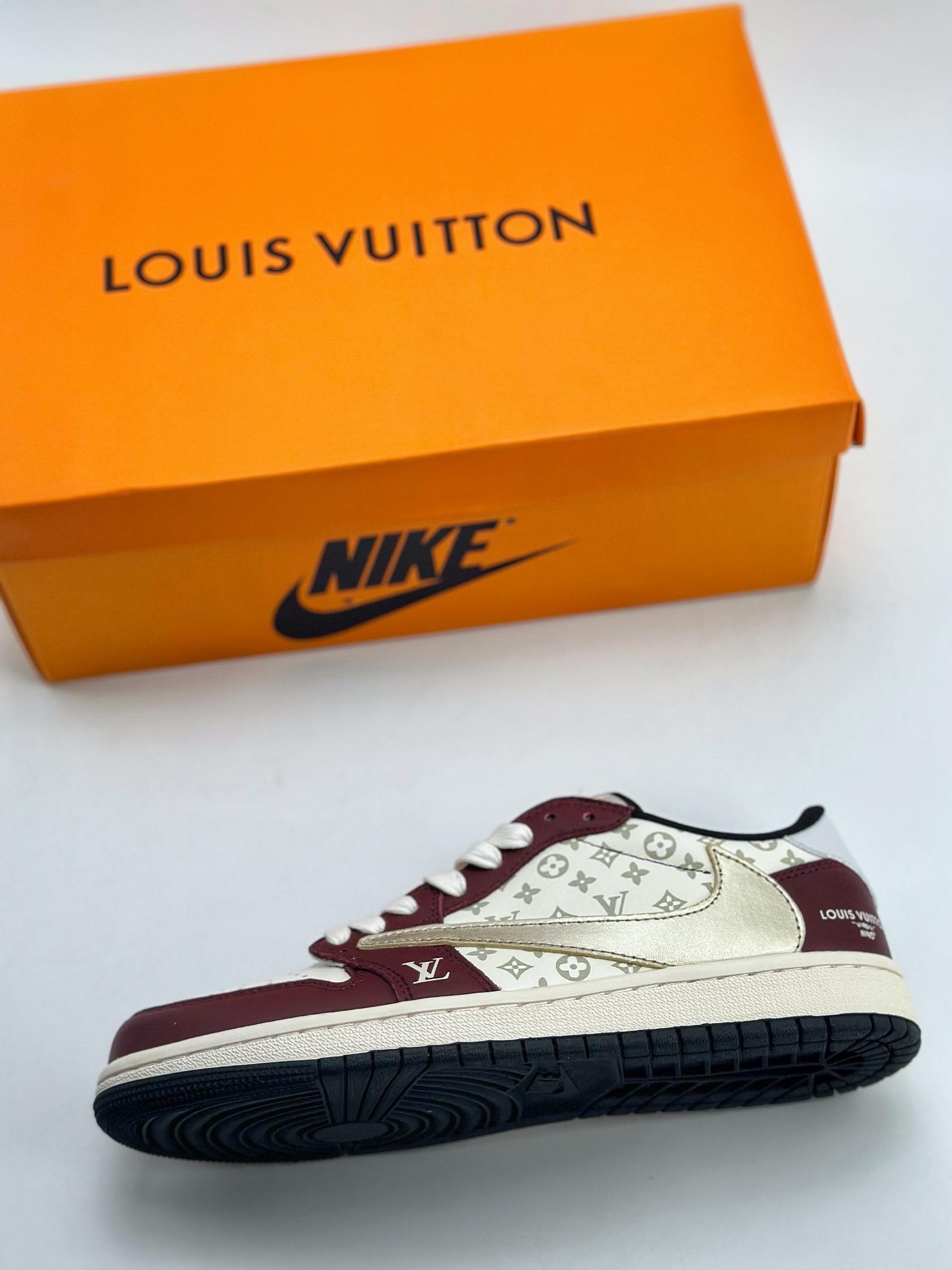 280 Travis Scott x Nike Air Jordan 1 Low x Louis Vuitton Air Jordan 1 Low 龙年限定倒钩 LX1988-400