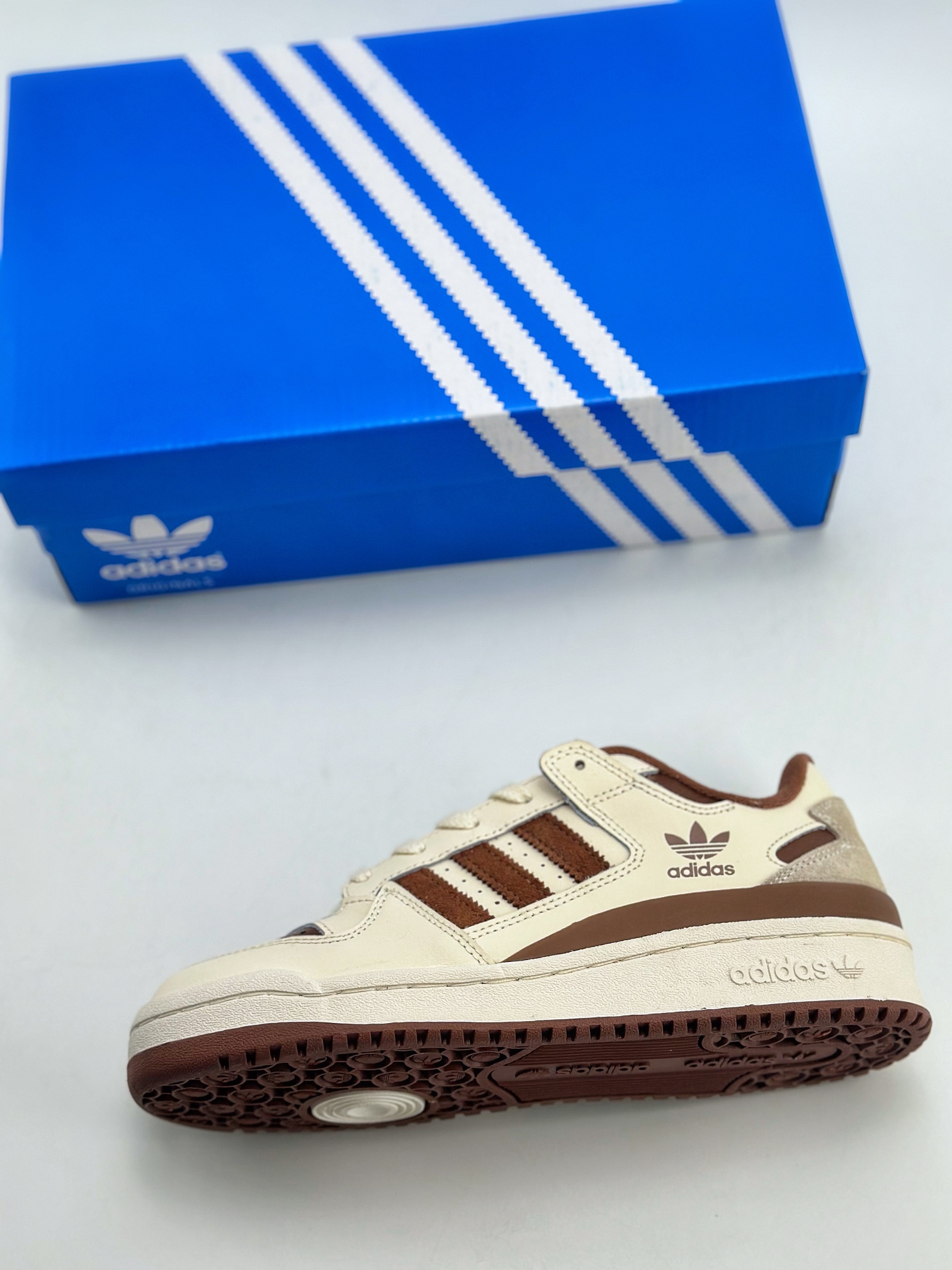 240 海外渠道版 原盒原标 Adidas Forum Low CL 三叶草低邦板鞋  IG3900