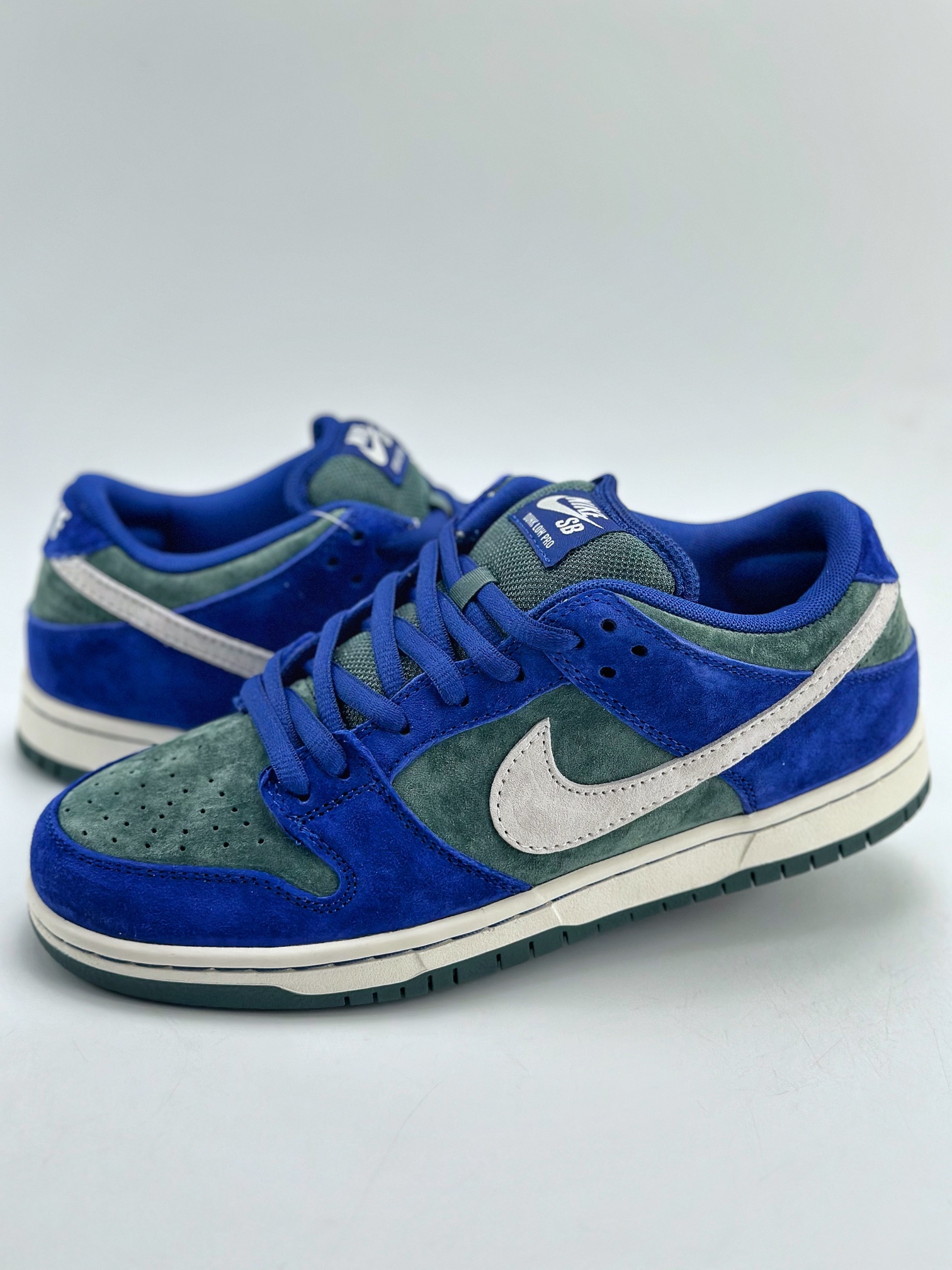 210 NIKE SB Dunk Low “Deep Royal Blue” 绿蓝白 HF3704-400