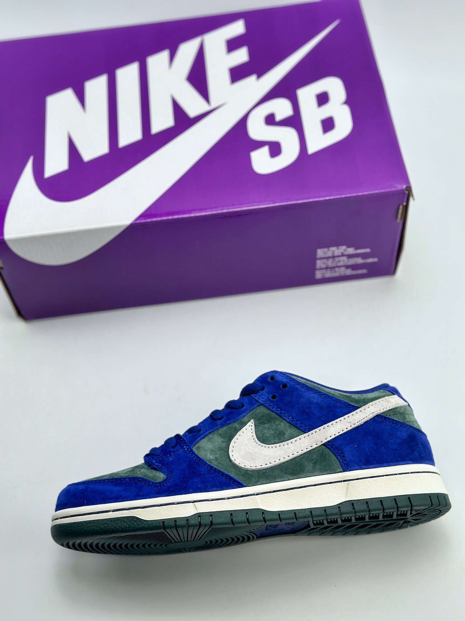 210 NIKE SB Dunk Low "Deep Royal Blue" 绿蓝白 HF3704-400