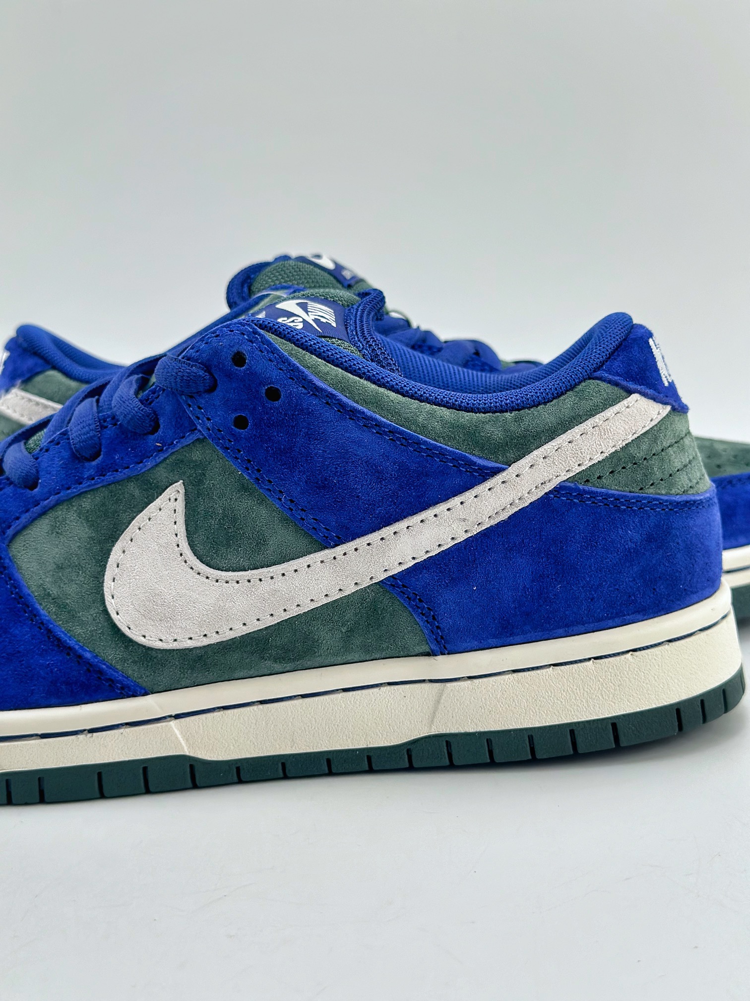 210 NIKE SB Dunk Low "Deep Royal Blue" 绿蓝白 HF3704-400