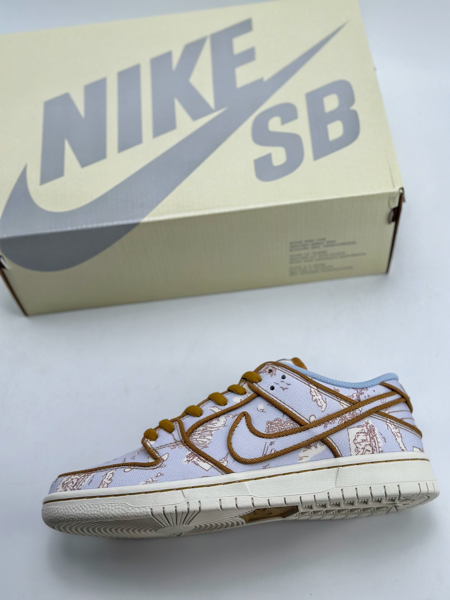 220 NIKE SB Dunk Low 灰棕 FN5880-001