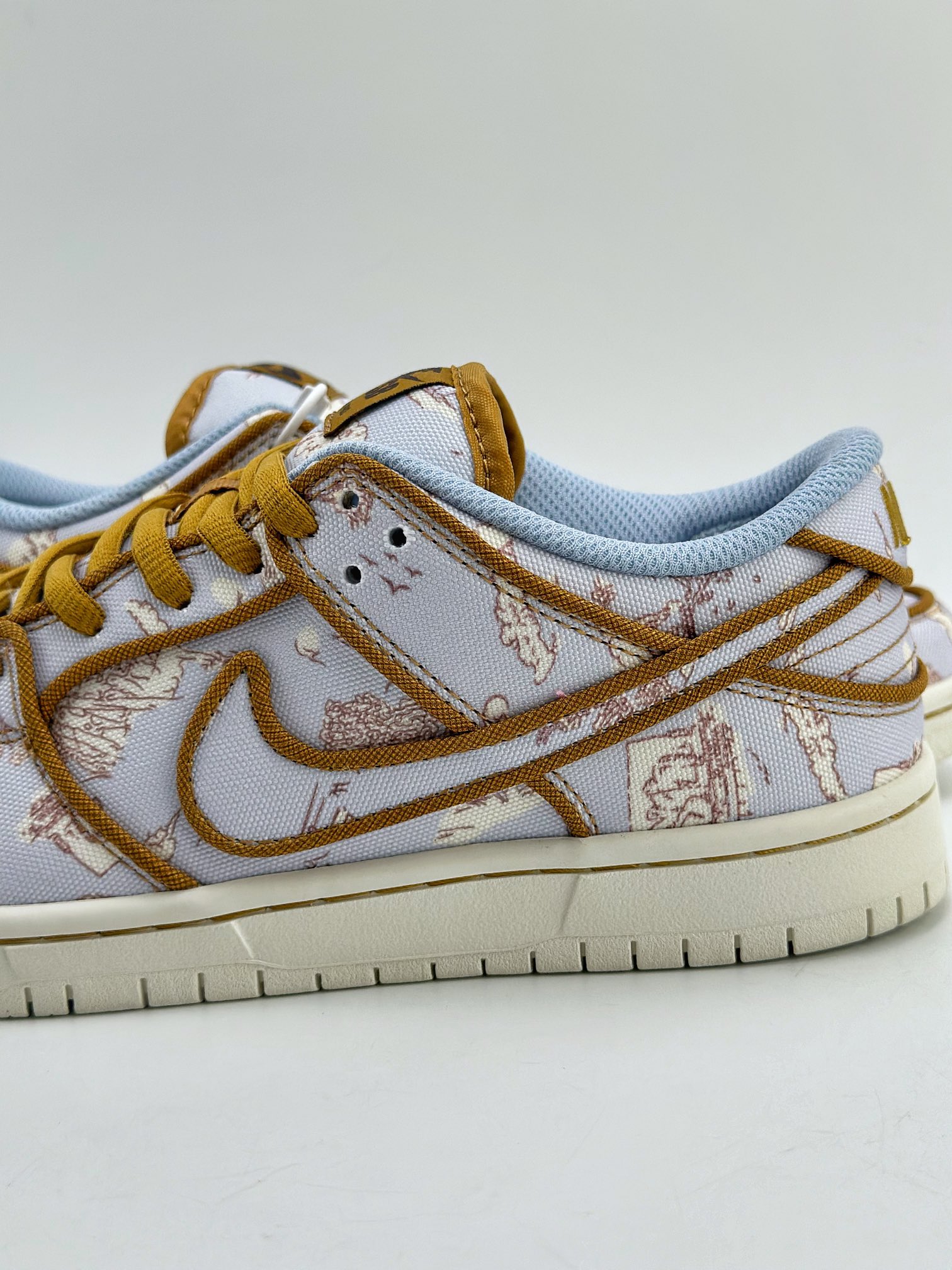 220 NIKE SB Dunk Low 灰棕 FN5880-001