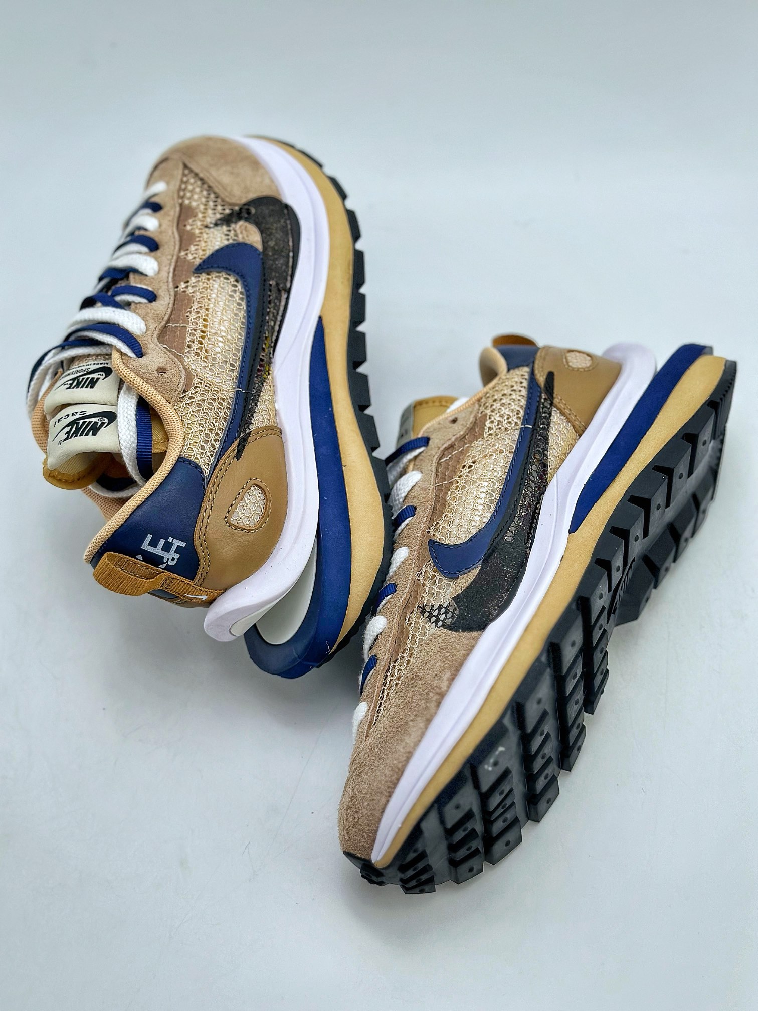 260 Sacai x NIKE VAPORWAFFLE sesame and blue void 芝麻 CV1363-102