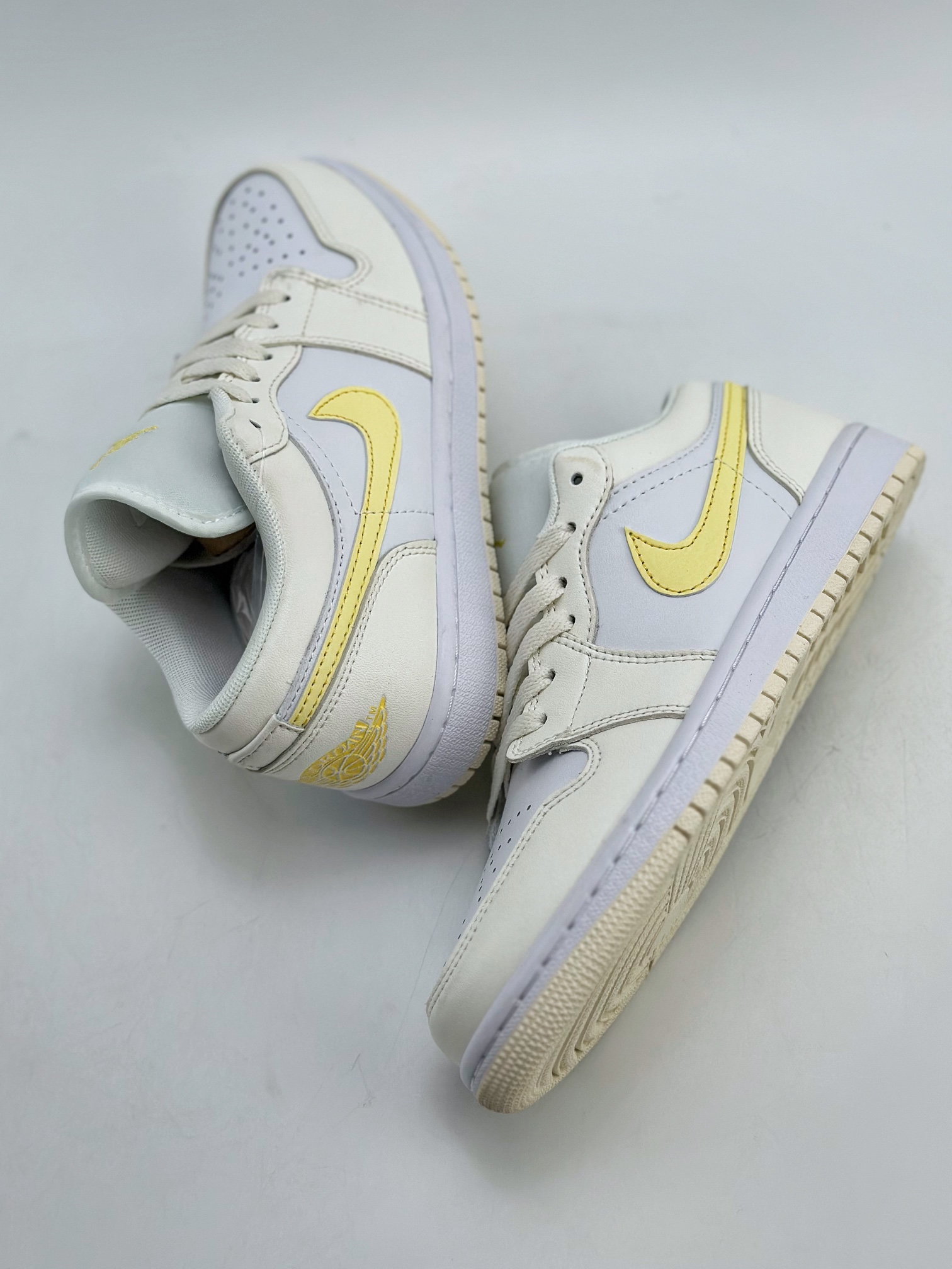 200 Air Jordan 1 Retro Low 白黄  FV8486-181