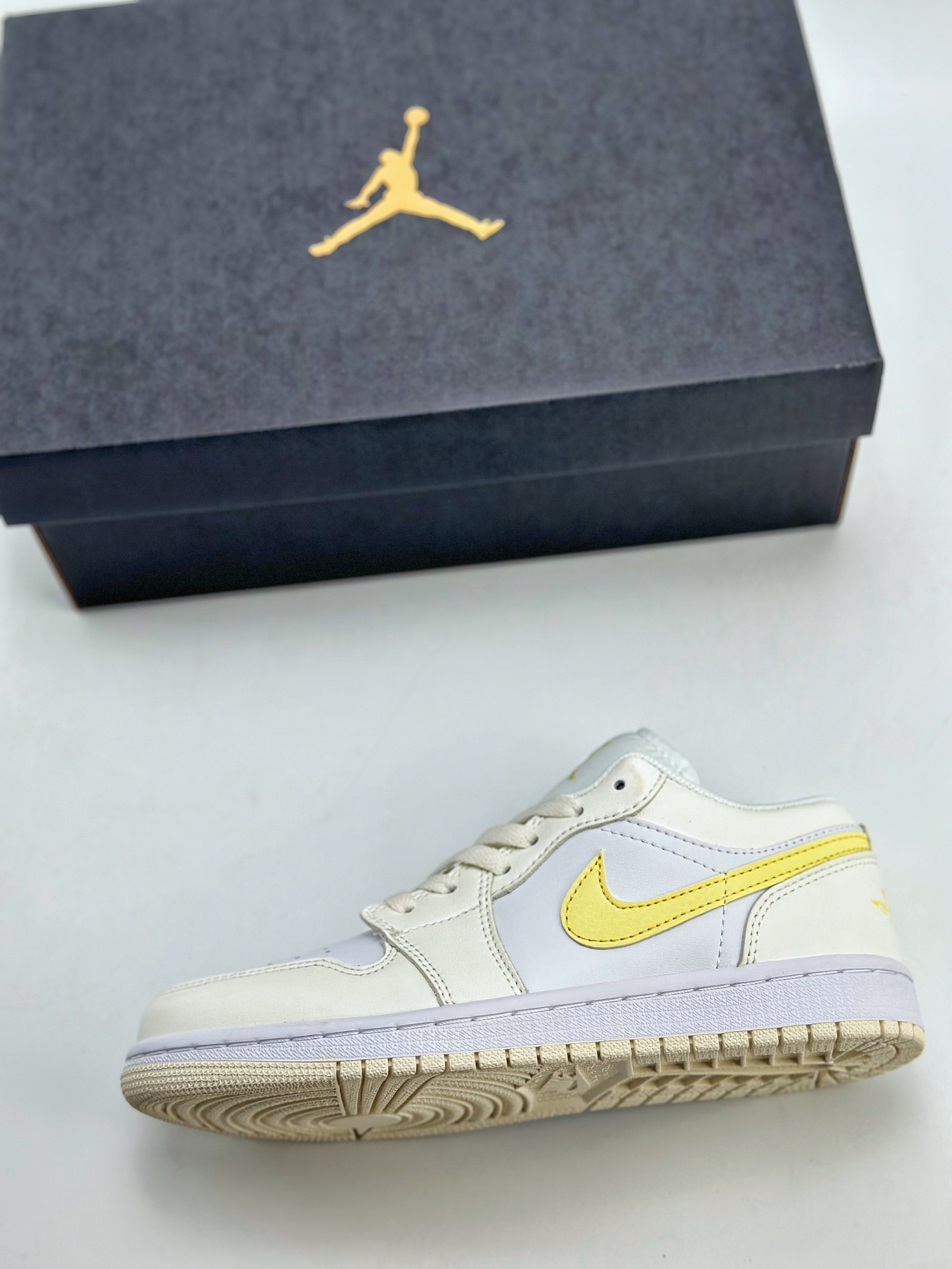 200 Air Jordan 1 Retro Low 白黄  FV8486-181