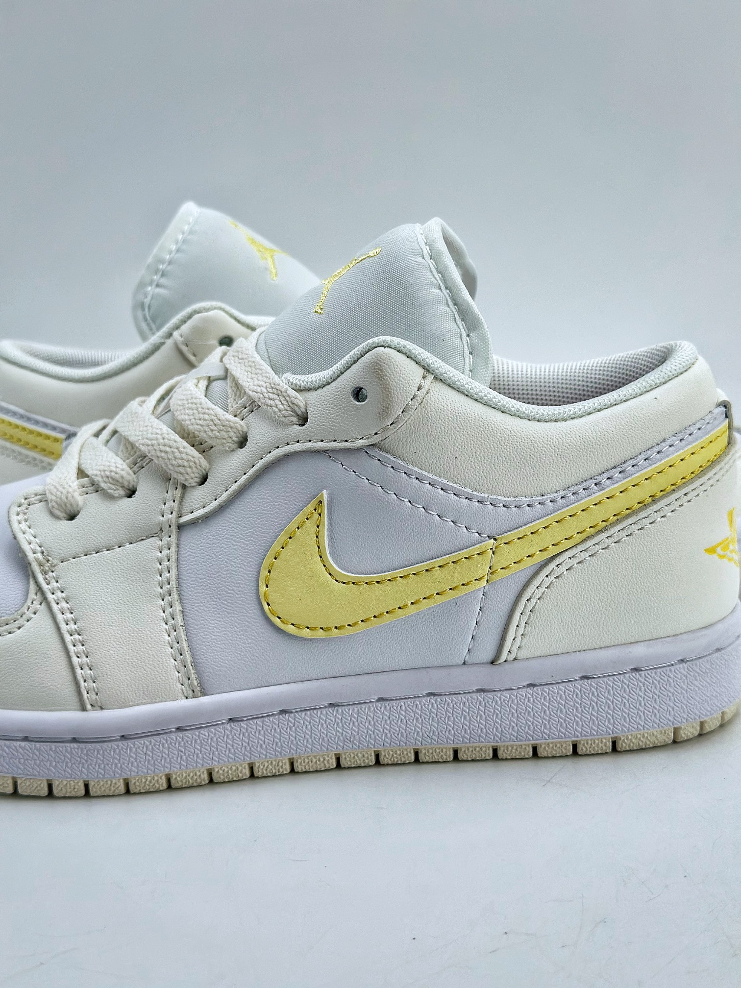 200 Air Jordan 1 Retro Low 白黄  FV8486-181