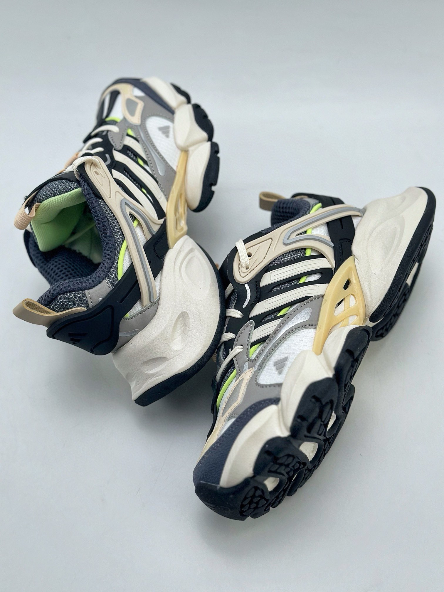 320 AD Vento XLG Runner Deluxe 白黑绿 轻机甲赛博复古休闲运动老爹鞋  IH7796