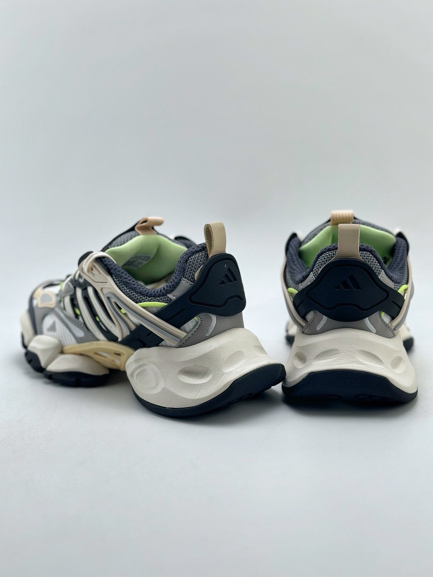 320 AD Vento XLG Runner Deluxe 白黑绿 轻机甲赛博复古休闲运动老爹鞋  IH7796