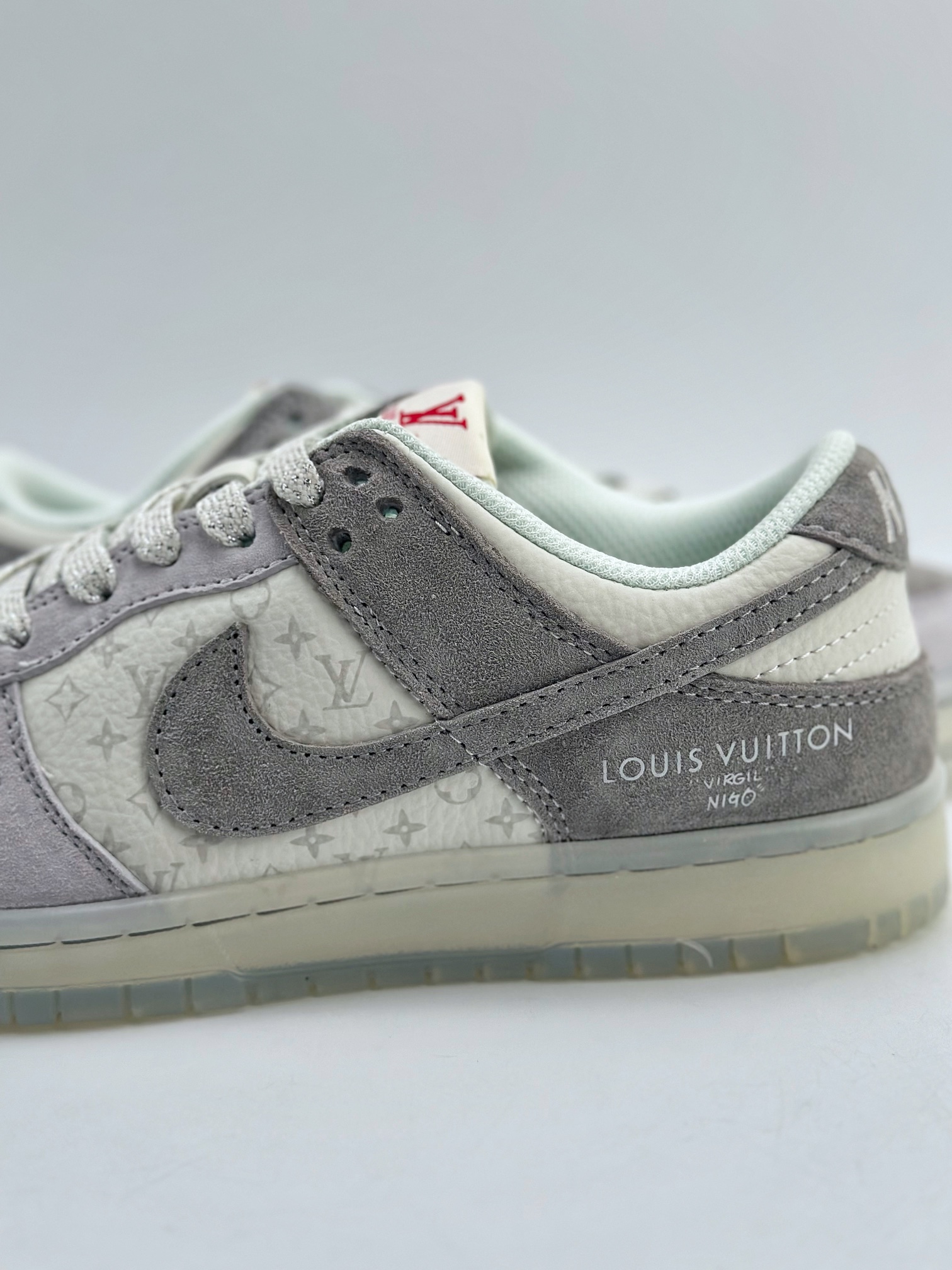 280 Nike SB Dunk Low x Louis Vuitton 白灰印花 CR8033-503