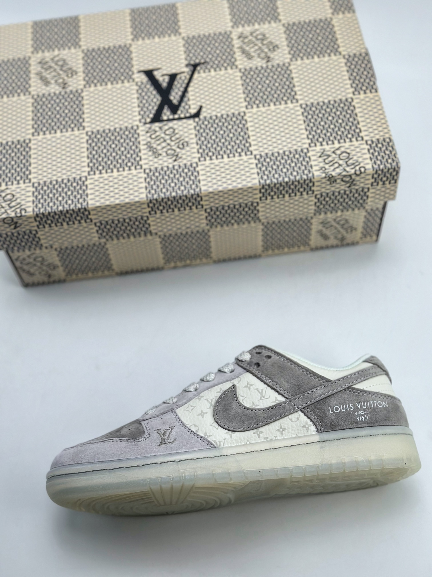 280 Nike SB Dunk Low x Louis Vuitton 白灰印花 CR8033-503