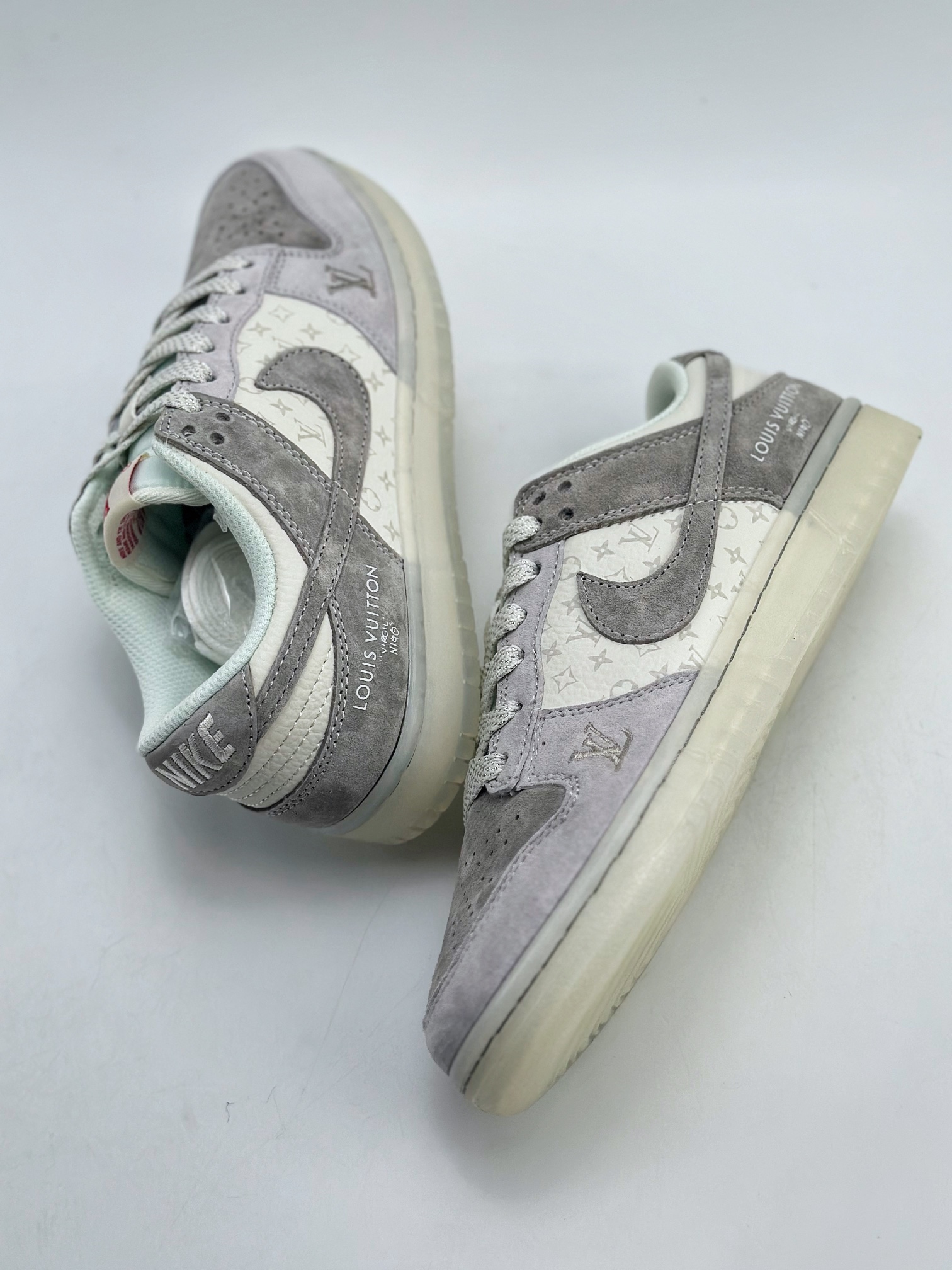 280 Nike SB Dunk Low x Louis Vuitton 白灰印花 CR8033-503