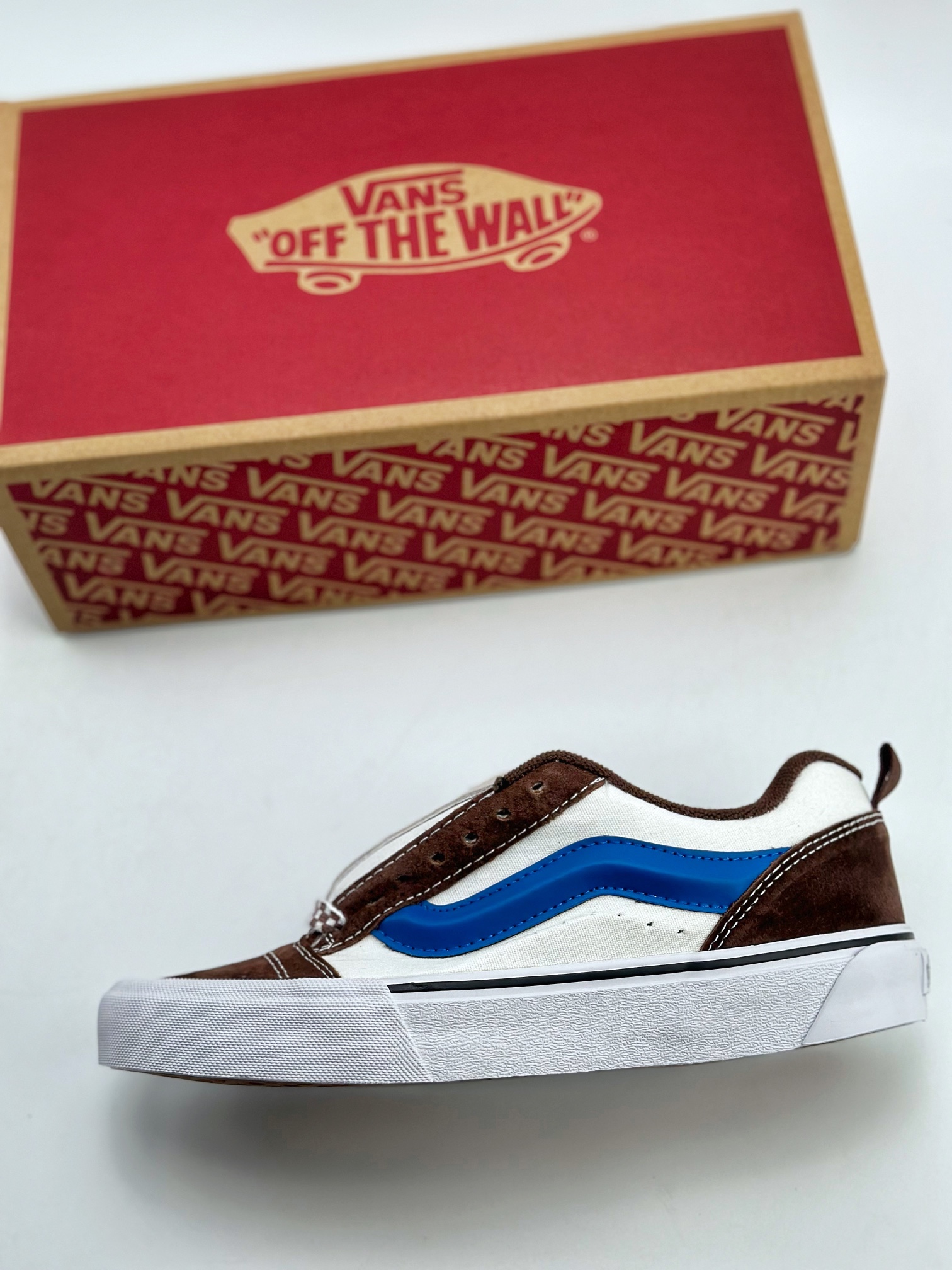 140 Vans Classics Knu Skool 厚鞋舌面包鞋 棋盘格鞋带 V