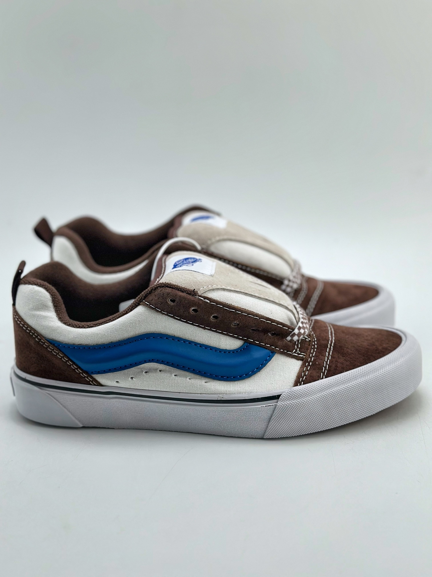 140 Vans Classics Knu Skool 厚鞋舌面包鞋 棋盘格鞋带 V