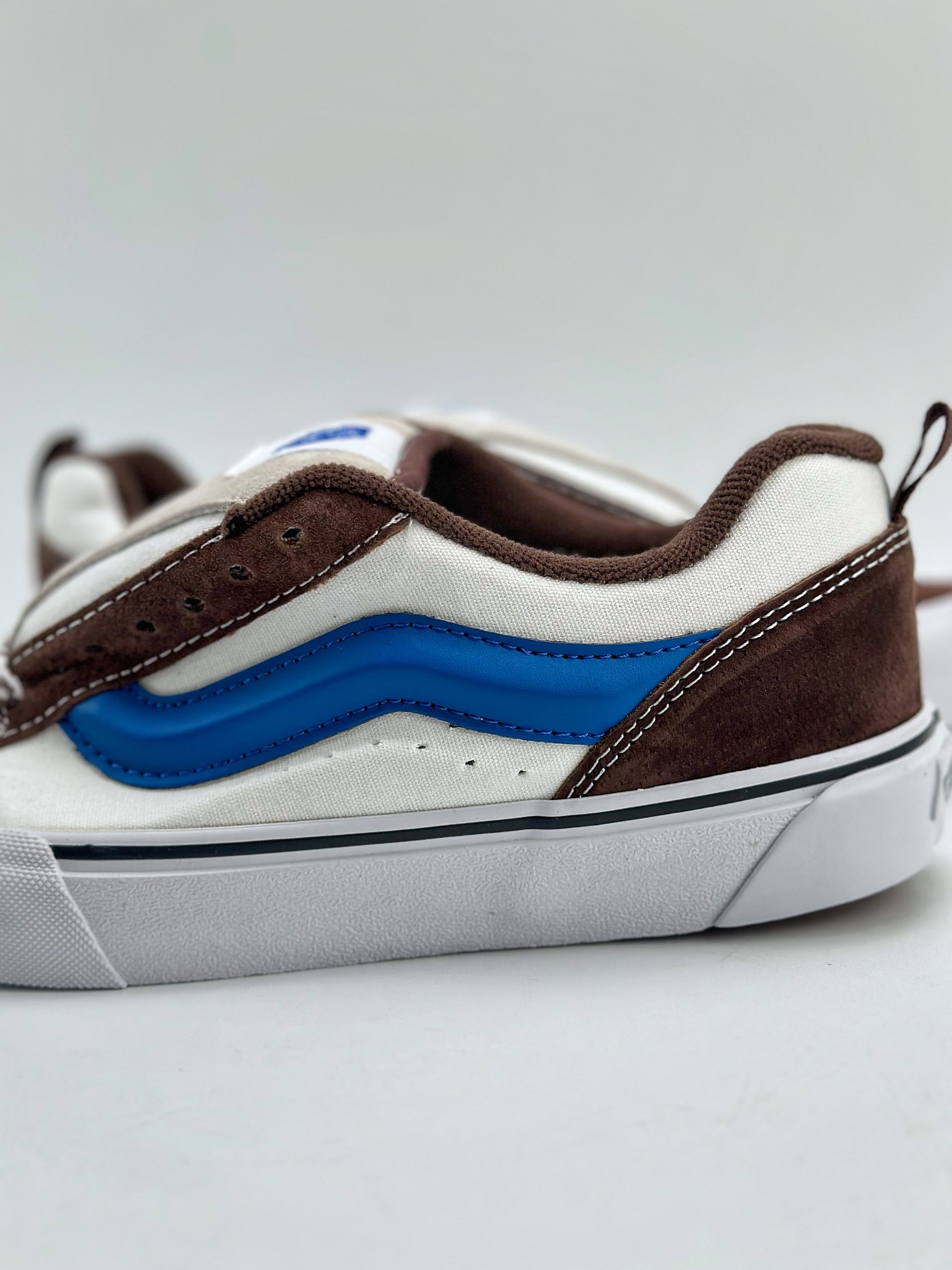 140 Vans Classics Knu Skool 厚鞋舌面包鞋 棋盘格鞋带 V