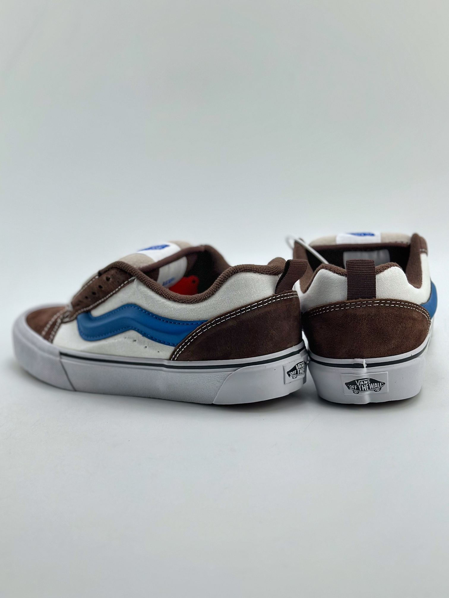 140 Vans Classics Knu Skool 厚鞋舌面包鞋 棋盘格鞋带 V