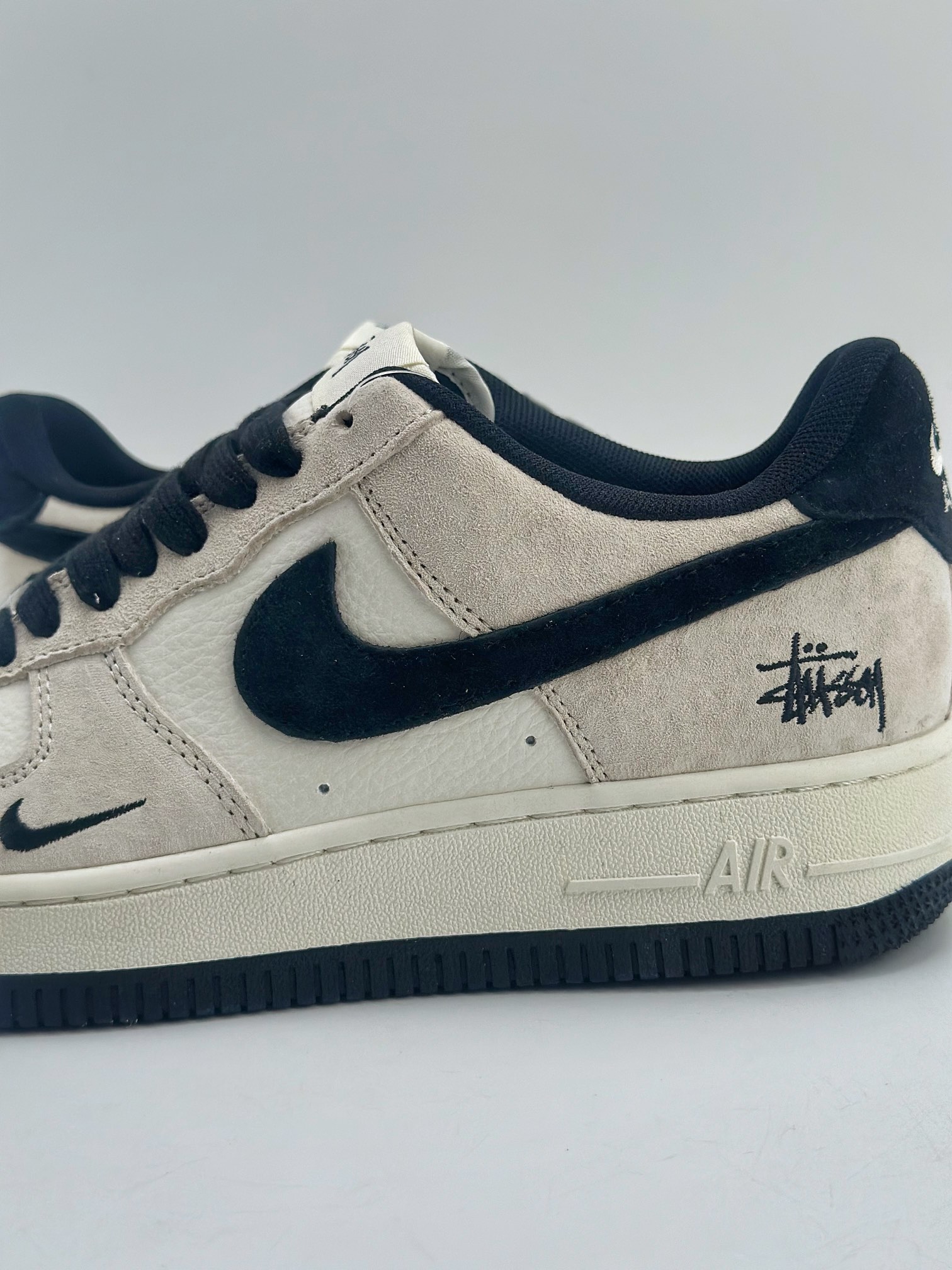 260 Nike Air Force 1 Low 07 x Stussy 斯图西 米灰黑 HD1968-012