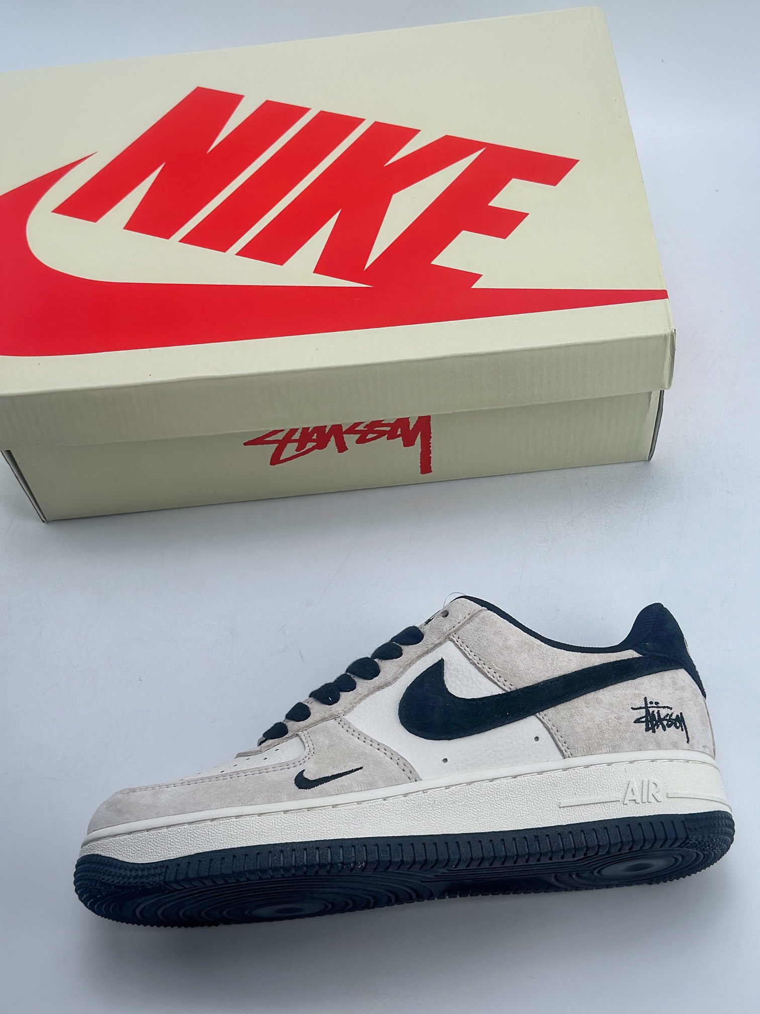 260 Nike Air Force 1 Low 07 x Stussy 斯图西 米灰黑 HD1968-012