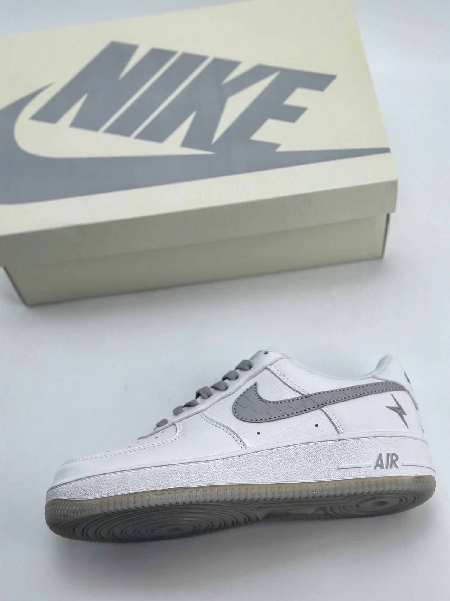 200 Nike Air Force 1 Low 07 白灰鳄鱼裂纹 DD0614-333