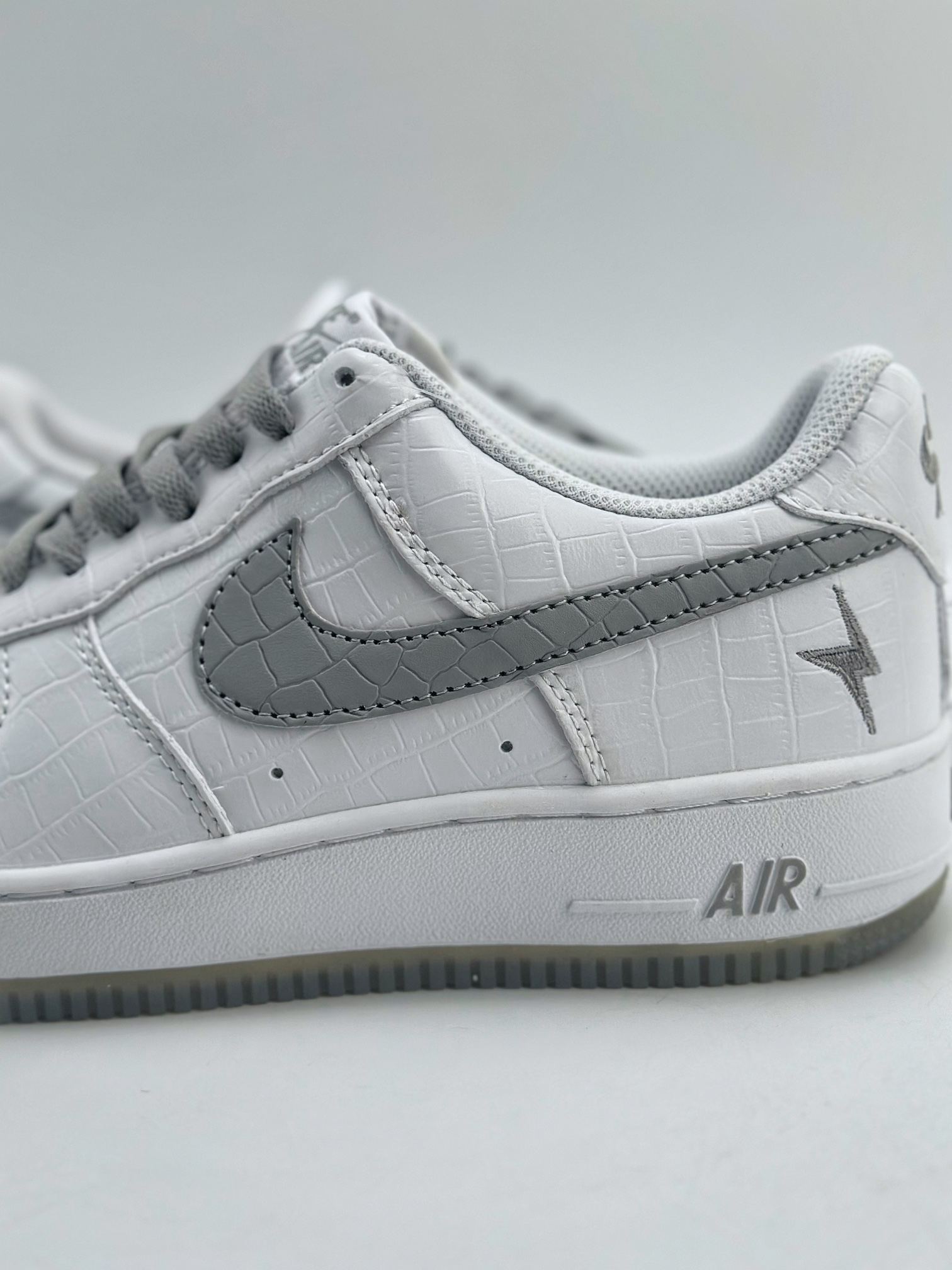 200 Nike Air Force 1 Low 07 白灰鳄鱼裂纹 DD0614-333