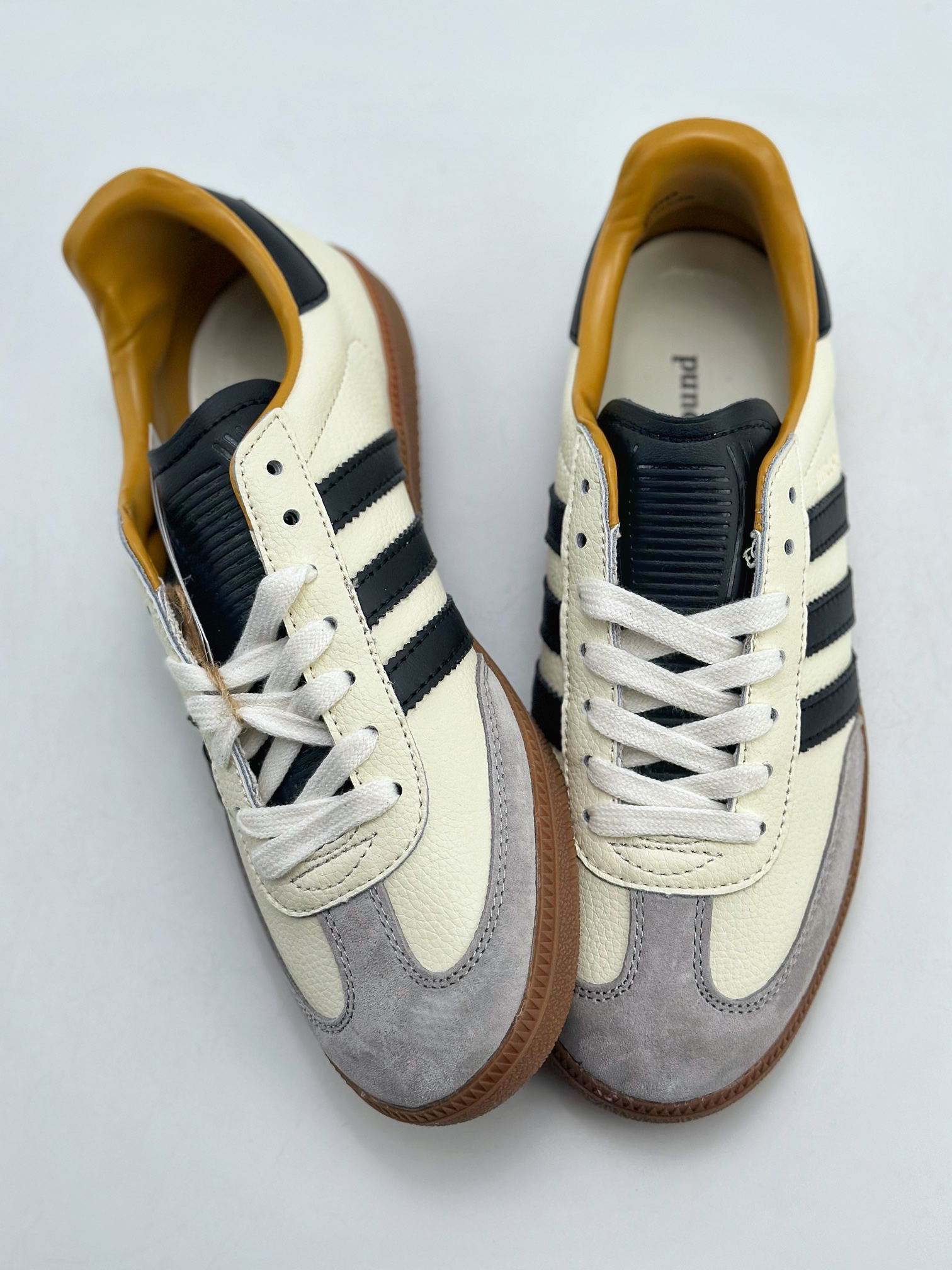 180 adidas originals Samba OG x JJJJOUND 此款以简约大方的造型设计 ID8708