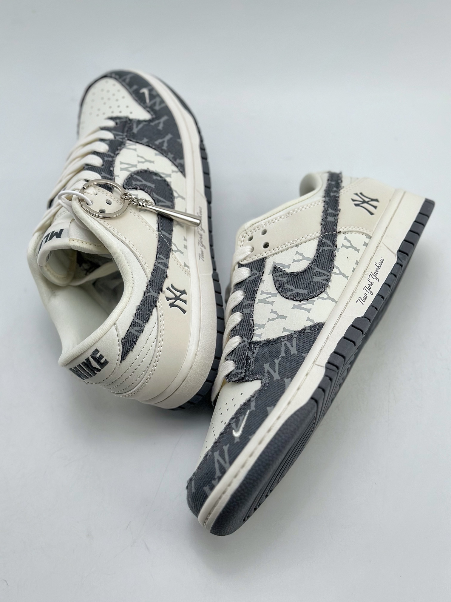 280 Nike SB Dunk Low x MLB 白灰牛仔印花 DQ1098-347