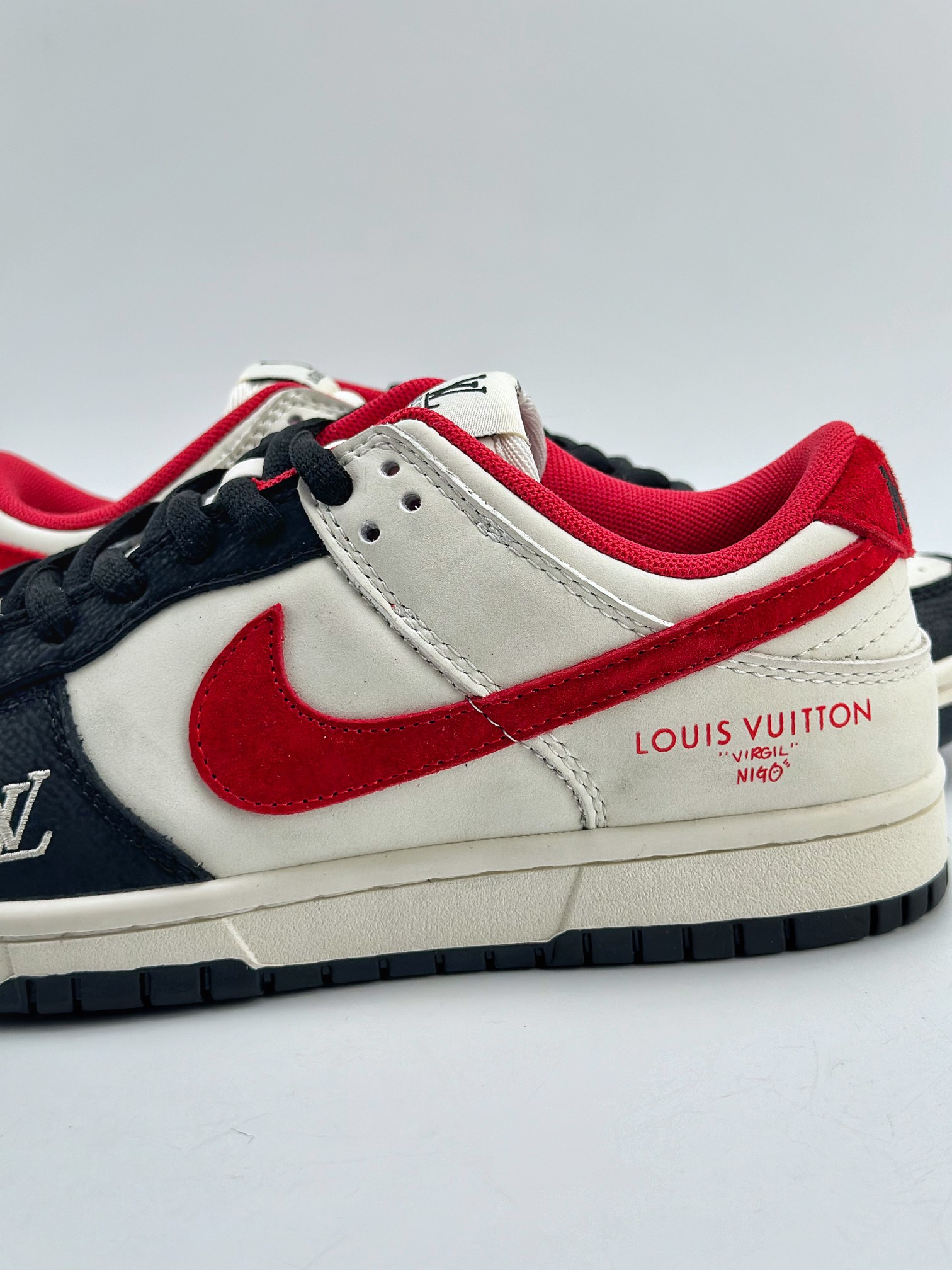 280 Nike SB Dunk Low x Louis Vuitton 白黑红 JH8035-931