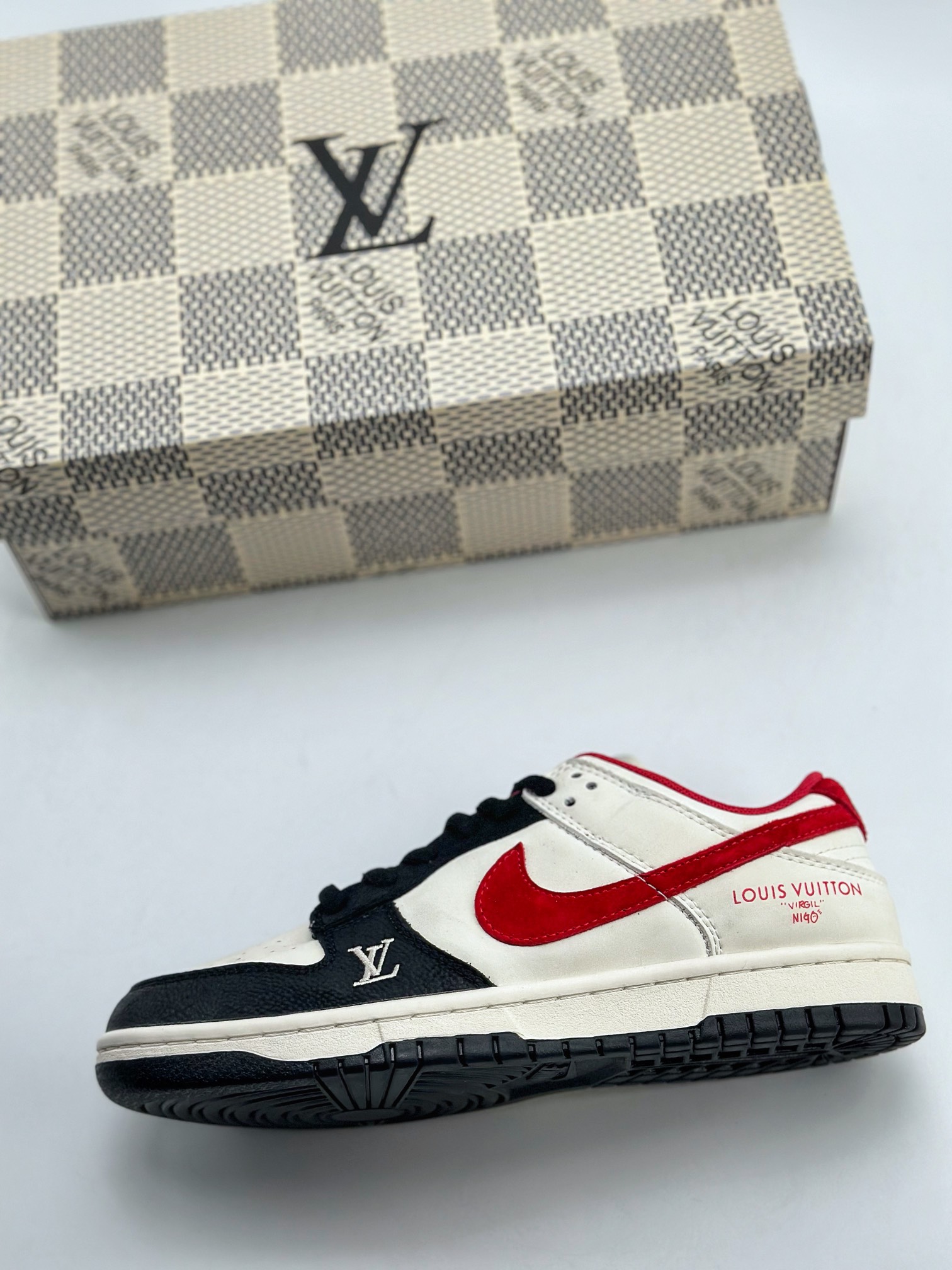 280 Nike SB Dunk Low x Louis Vuitton 白黑红 JH8035-931