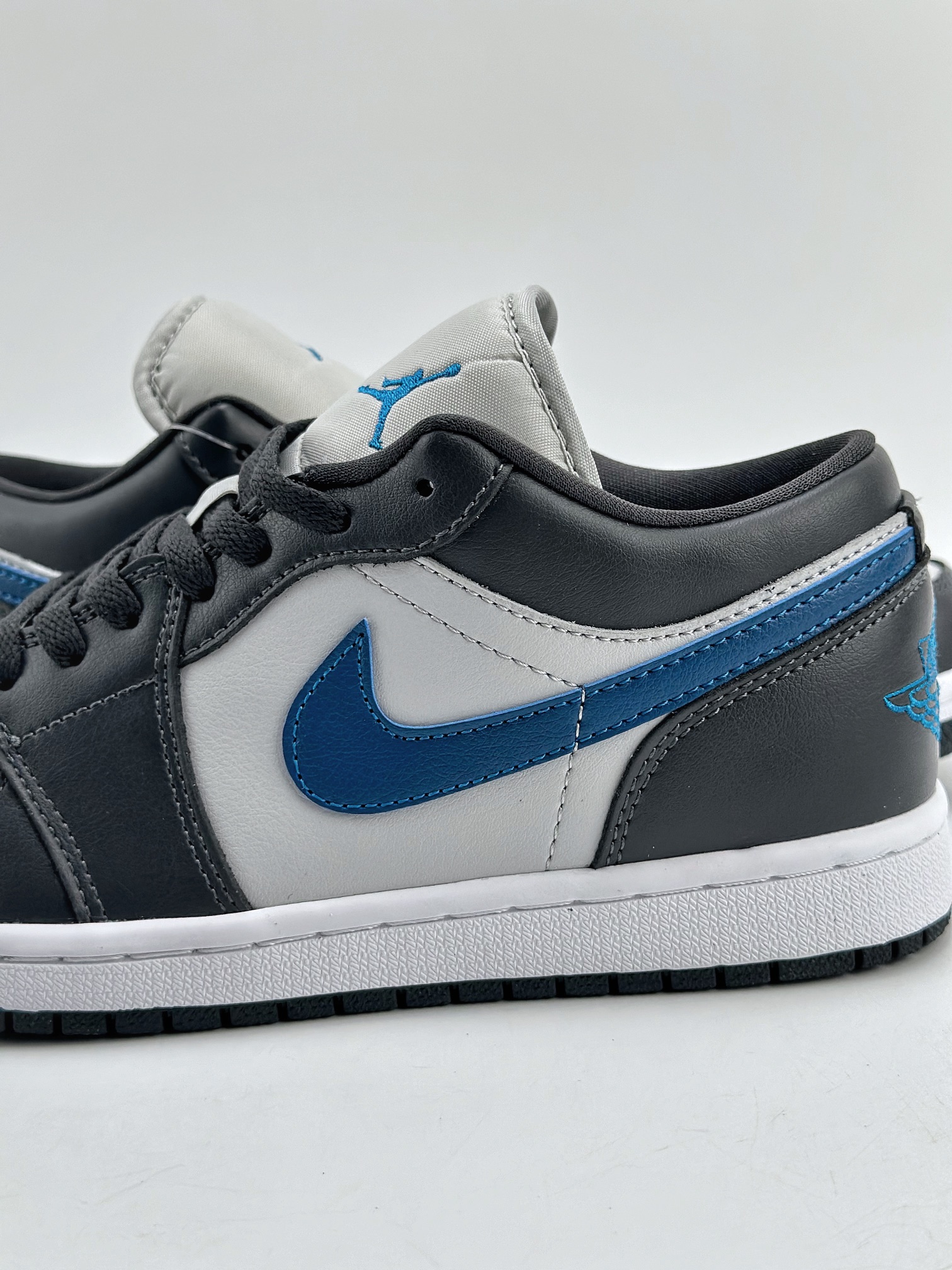 200 Air Jordan 1 Retro Low 黑灰蓝 DC0774-040