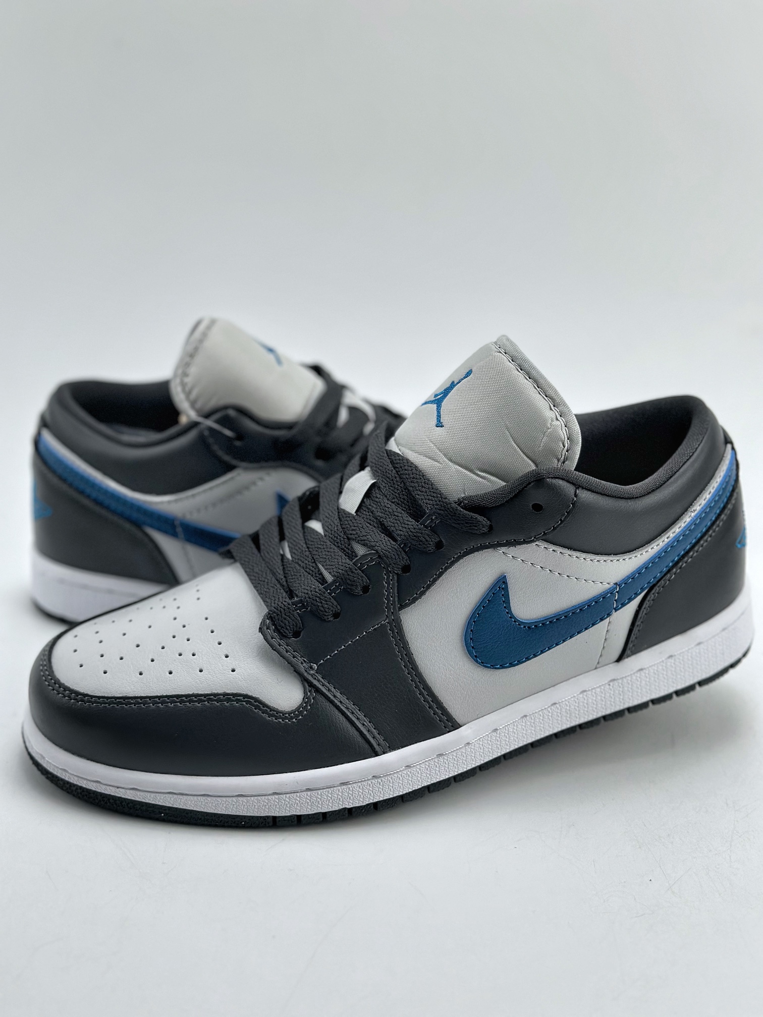 200 Air Jordan 1 Retro Low 黑灰蓝 DC0774-040