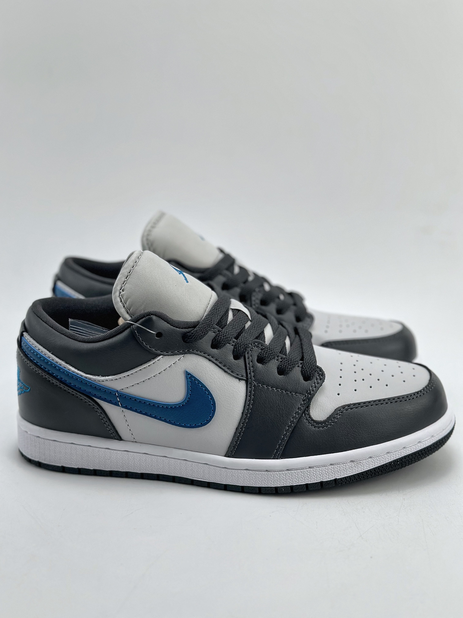 200 Air Jordan 1 Retro Low 黑灰蓝 DC0774-040