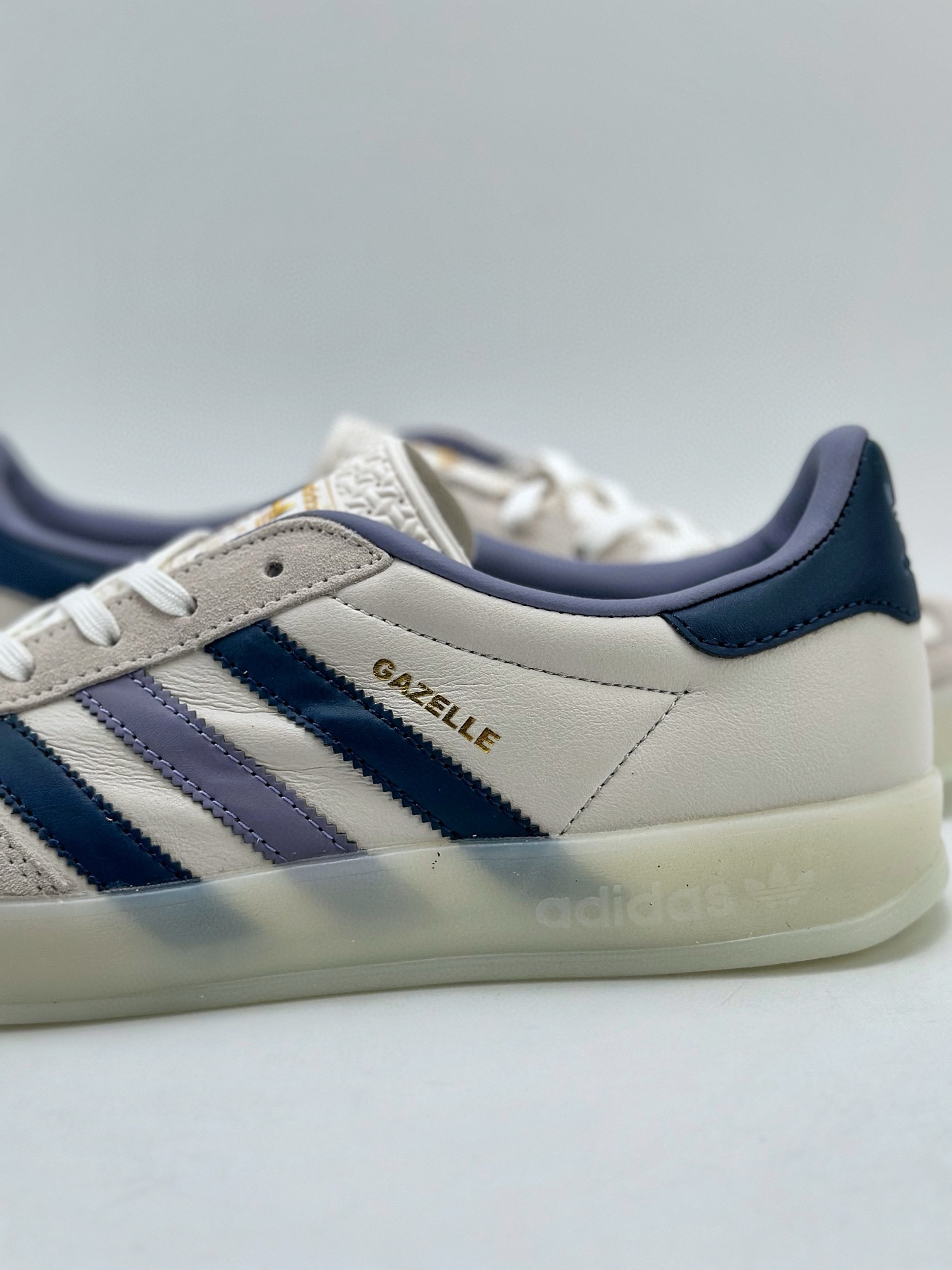 150 adidas Originals Gazelle INdoor 三叶草休闲防滑耐磨低帮板鞋  IG1643