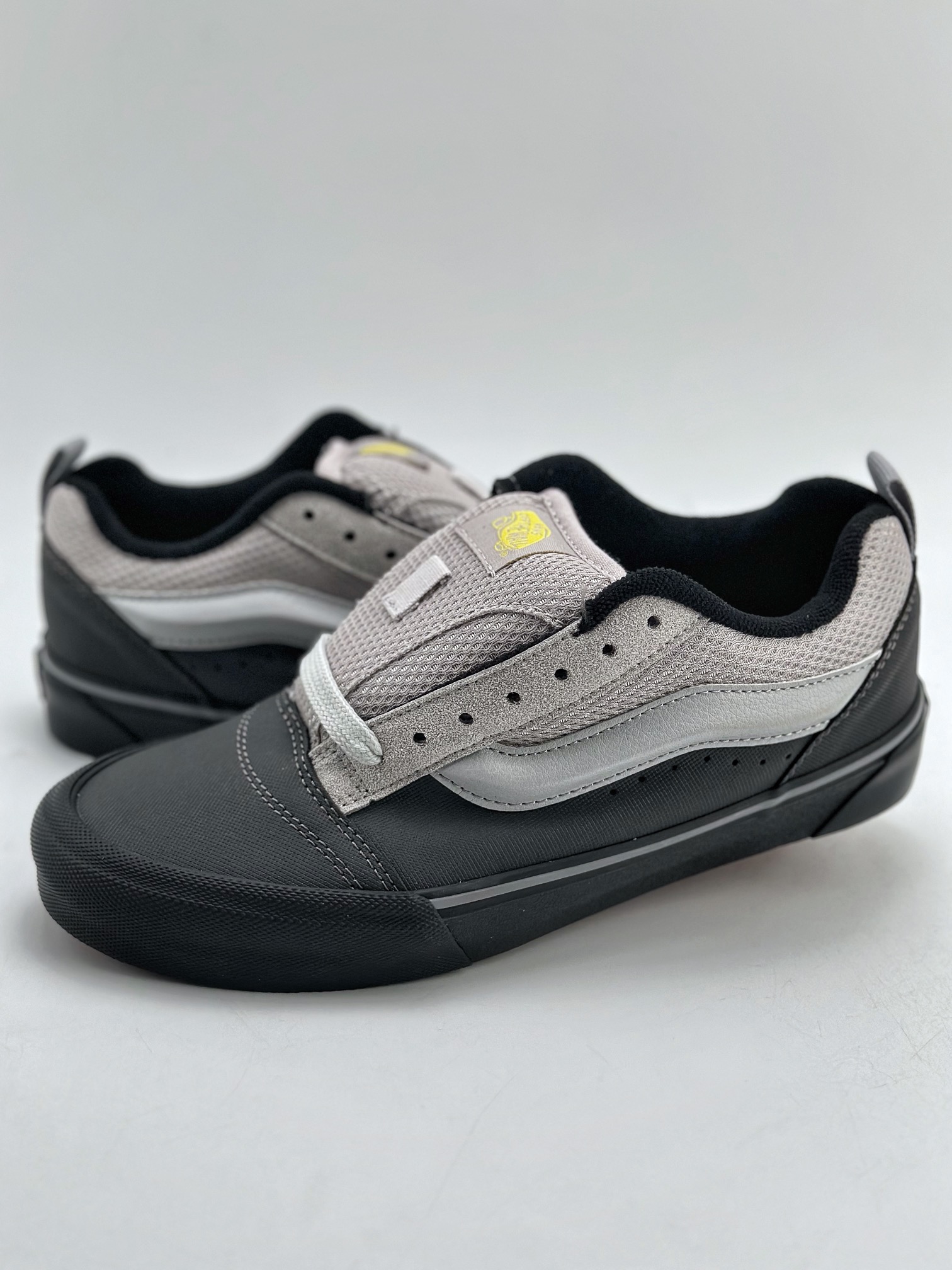 140 Vans Classics Knu Skool 厚鞋舌面包鞋