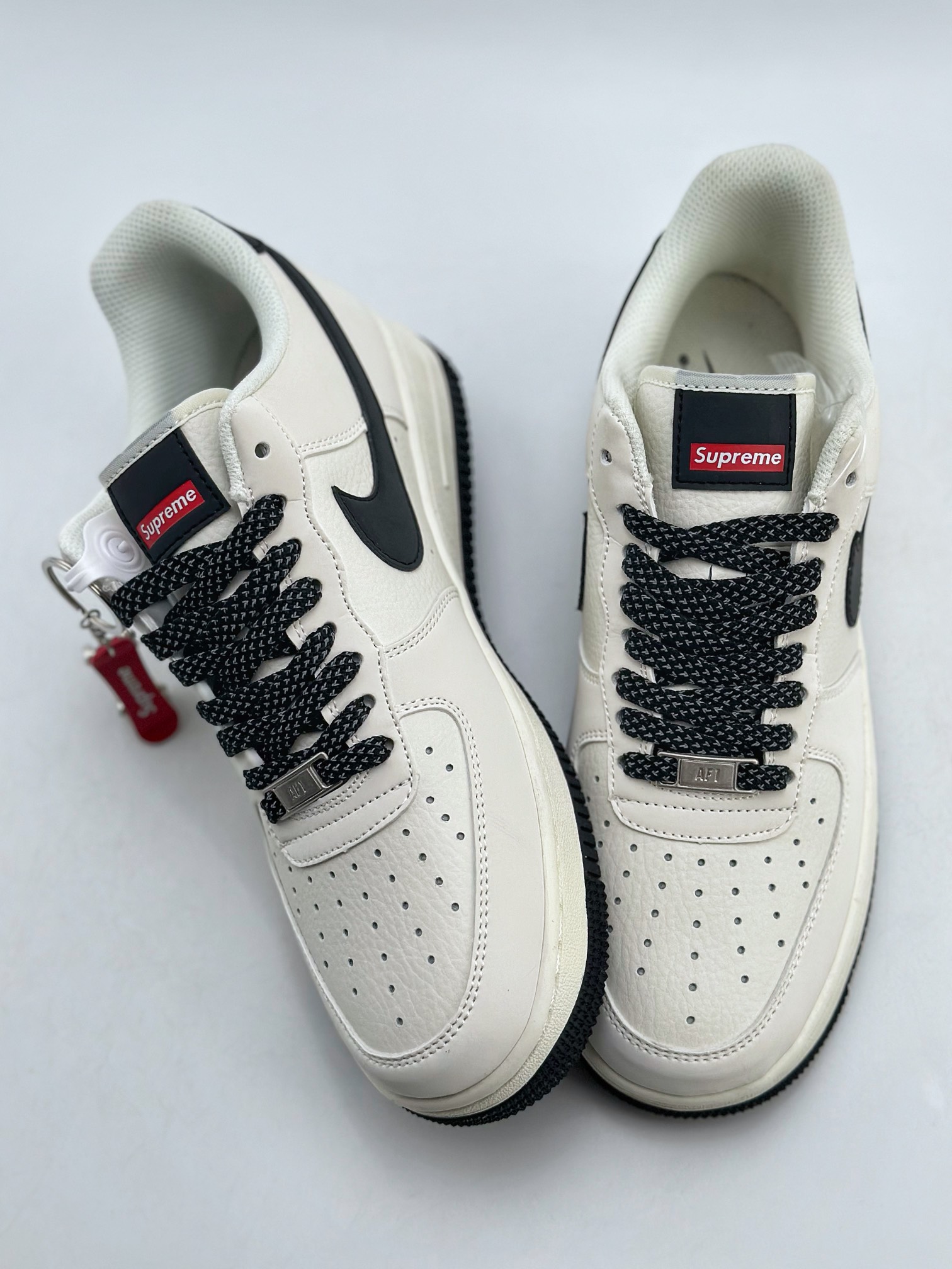 260 Nike Air Force 1 Low 07 x Supreme 滑板配饰白黑 HD1968-009