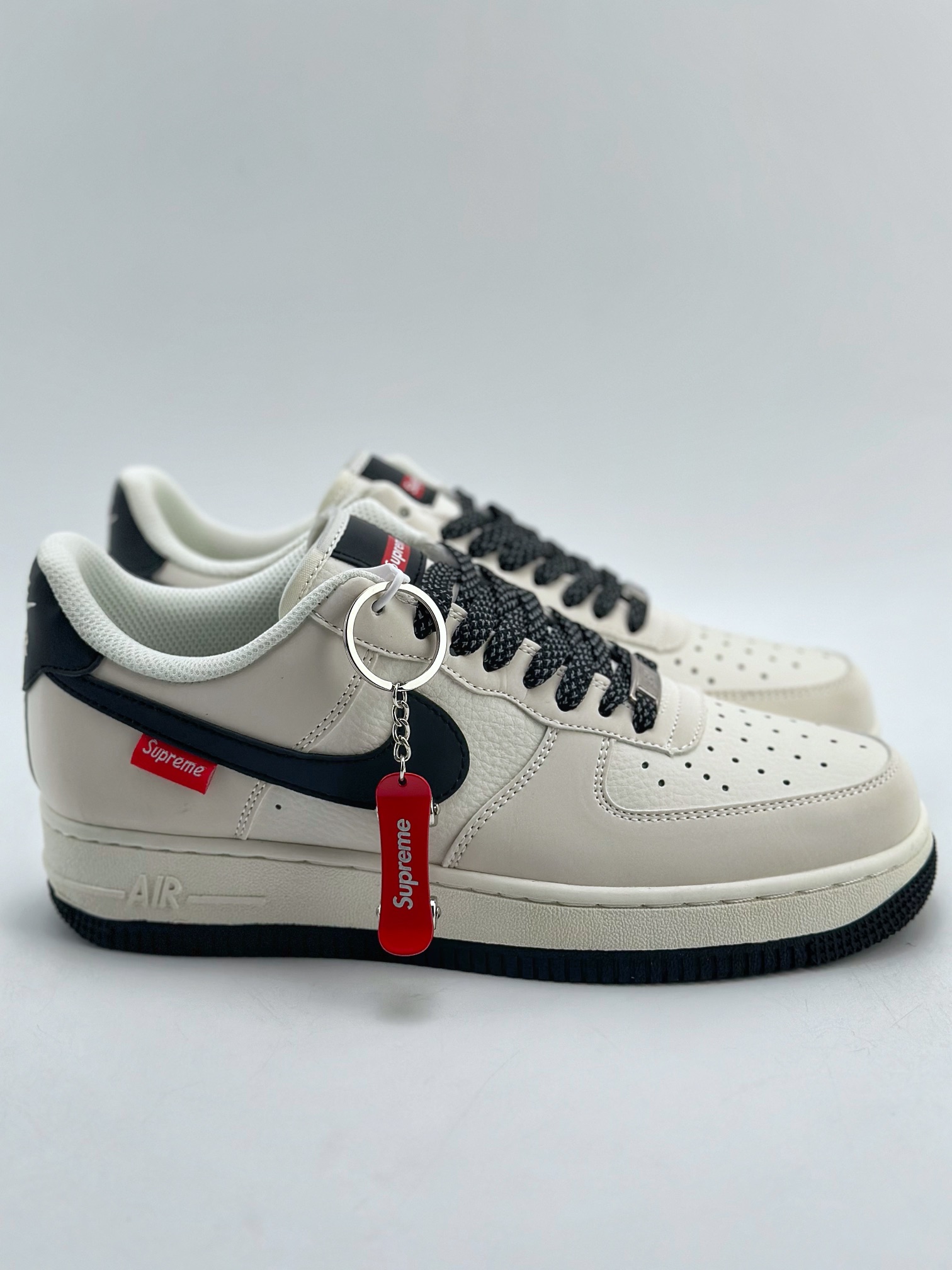 260 Nike Air Force 1 Low 07 x Supreme 滑板配饰白黑 HD1968-009