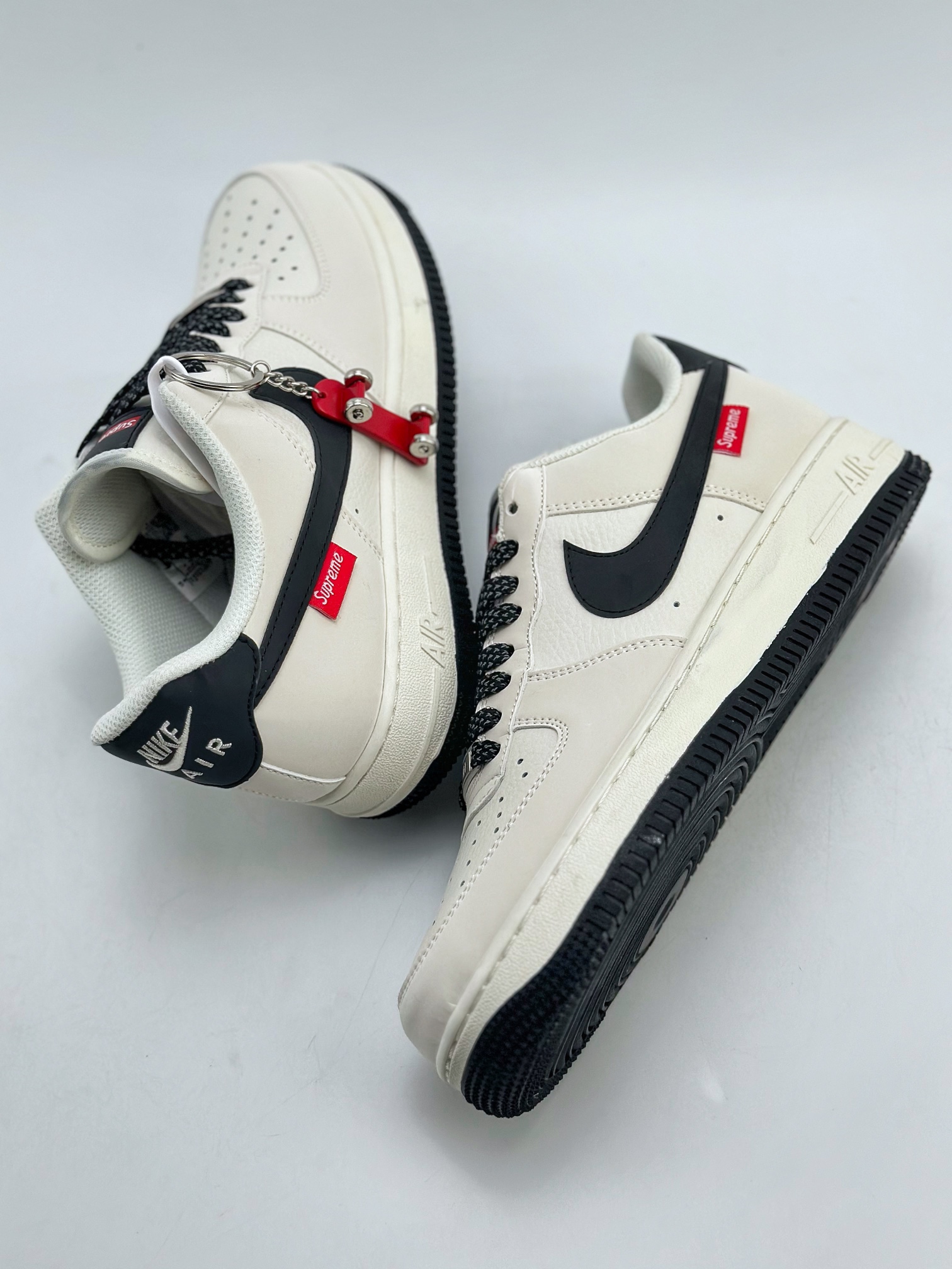 260 Nike Air Force 1 Low 07 x Supreme 滑板配饰白黑 HD1968-009