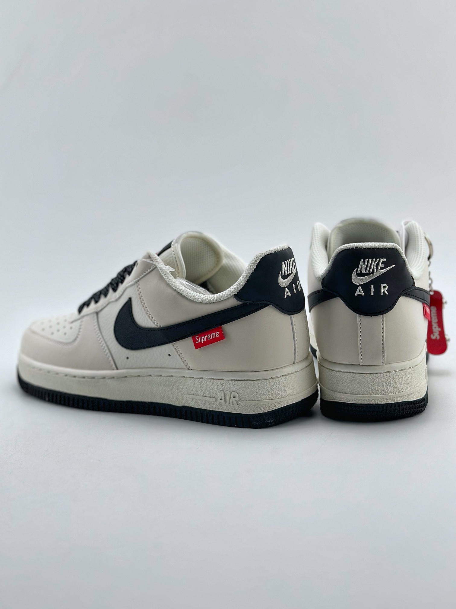 260 Nike Air Force 1 Low 07 x Supreme 滑板配饰白黑 HD1968-009