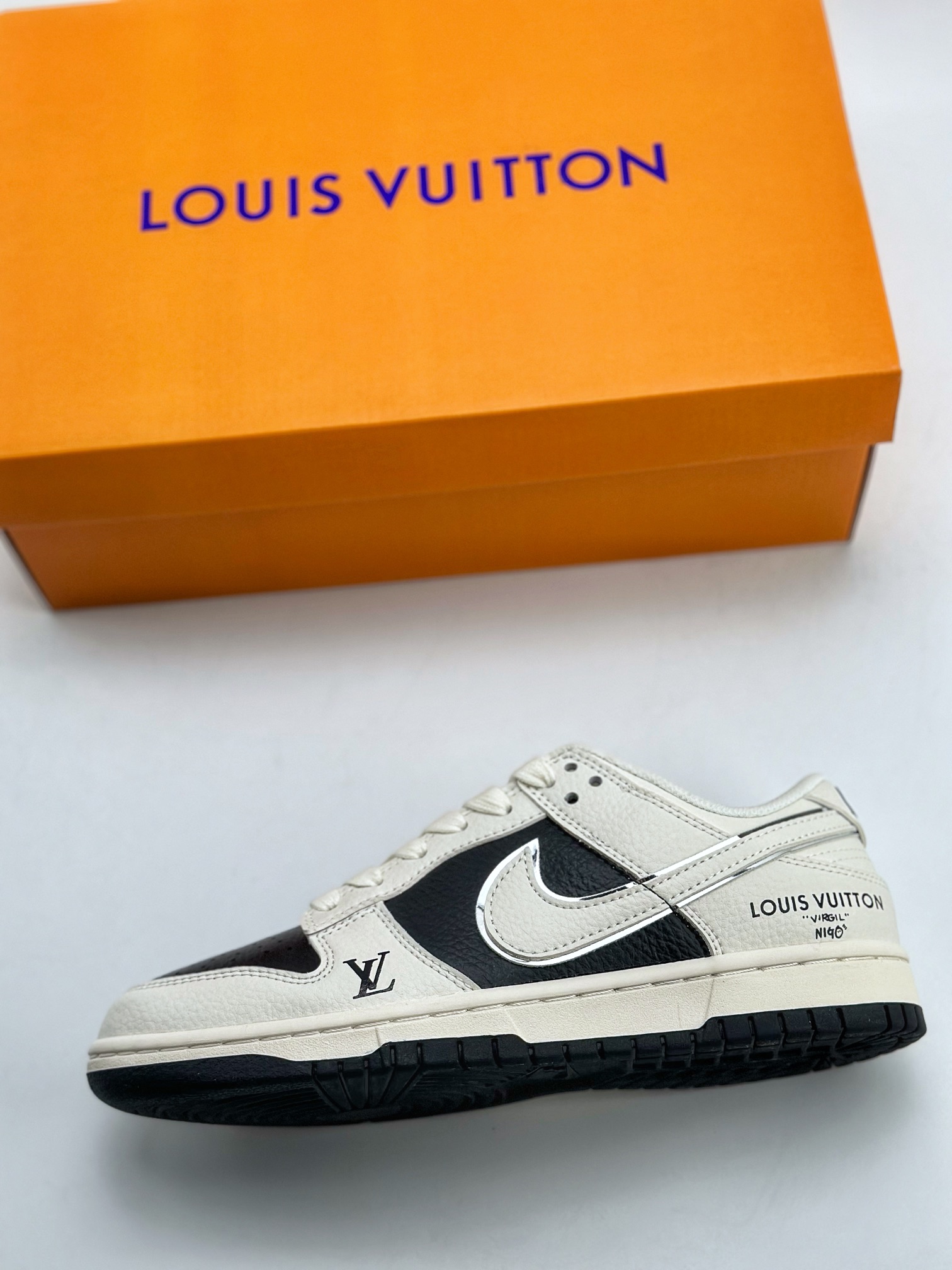 280 Nike SB Dunk Low x Louis Vuitton 白黑 BB8766-208