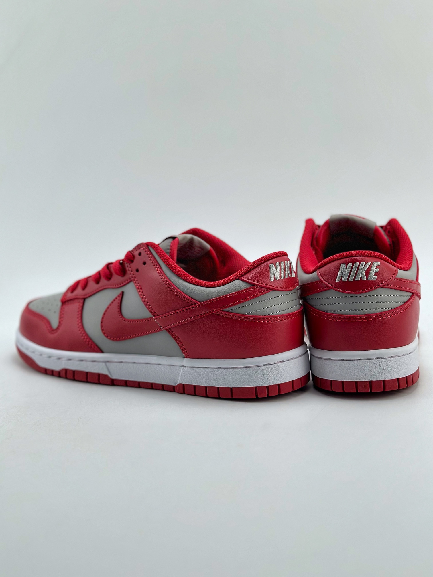 190 NIKE SB Dunk Low Medium Grey 灰红 CW1590-002