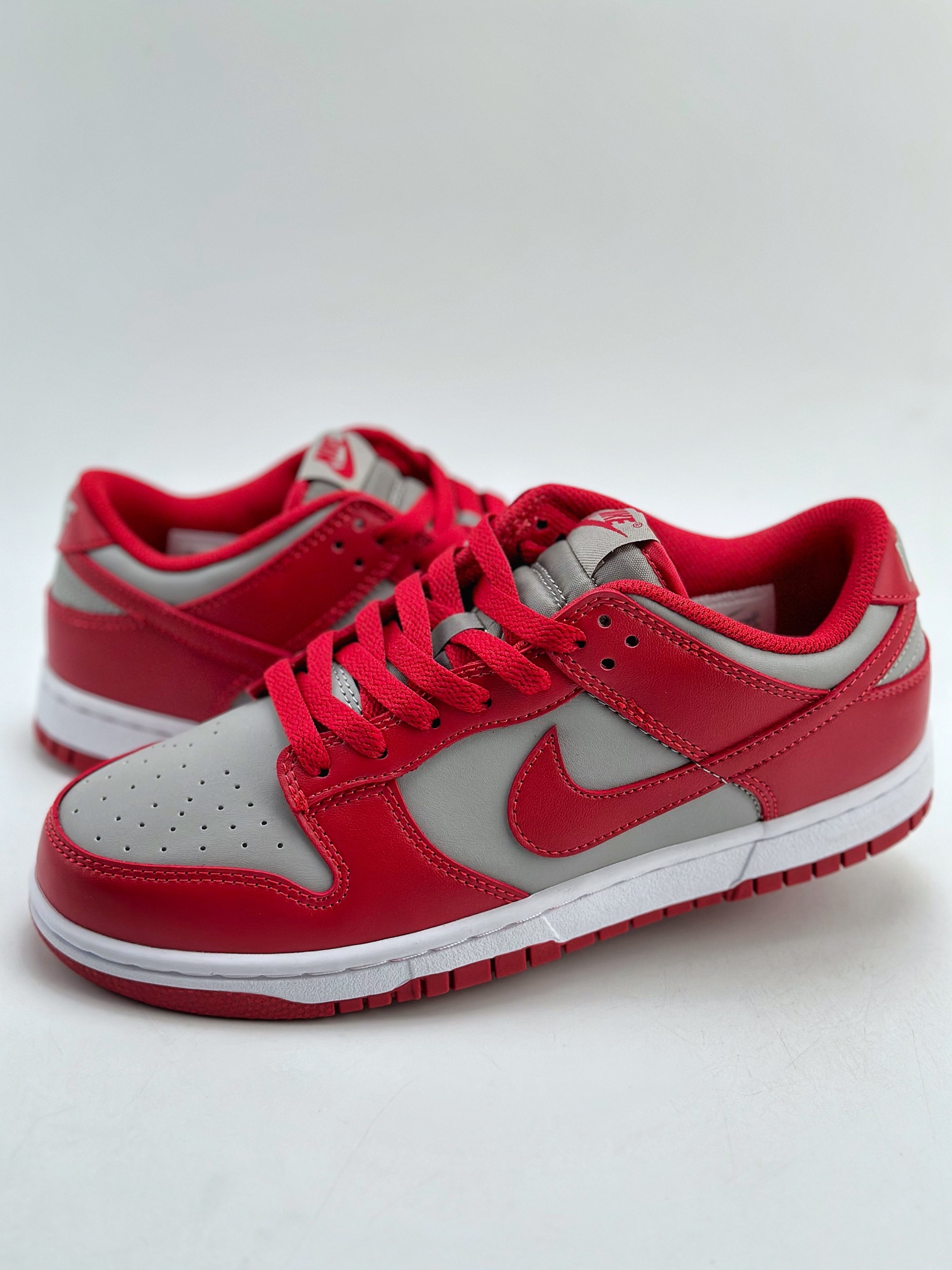 190 NIKE SB Dunk Low Medium Grey 灰红 CW1590-002