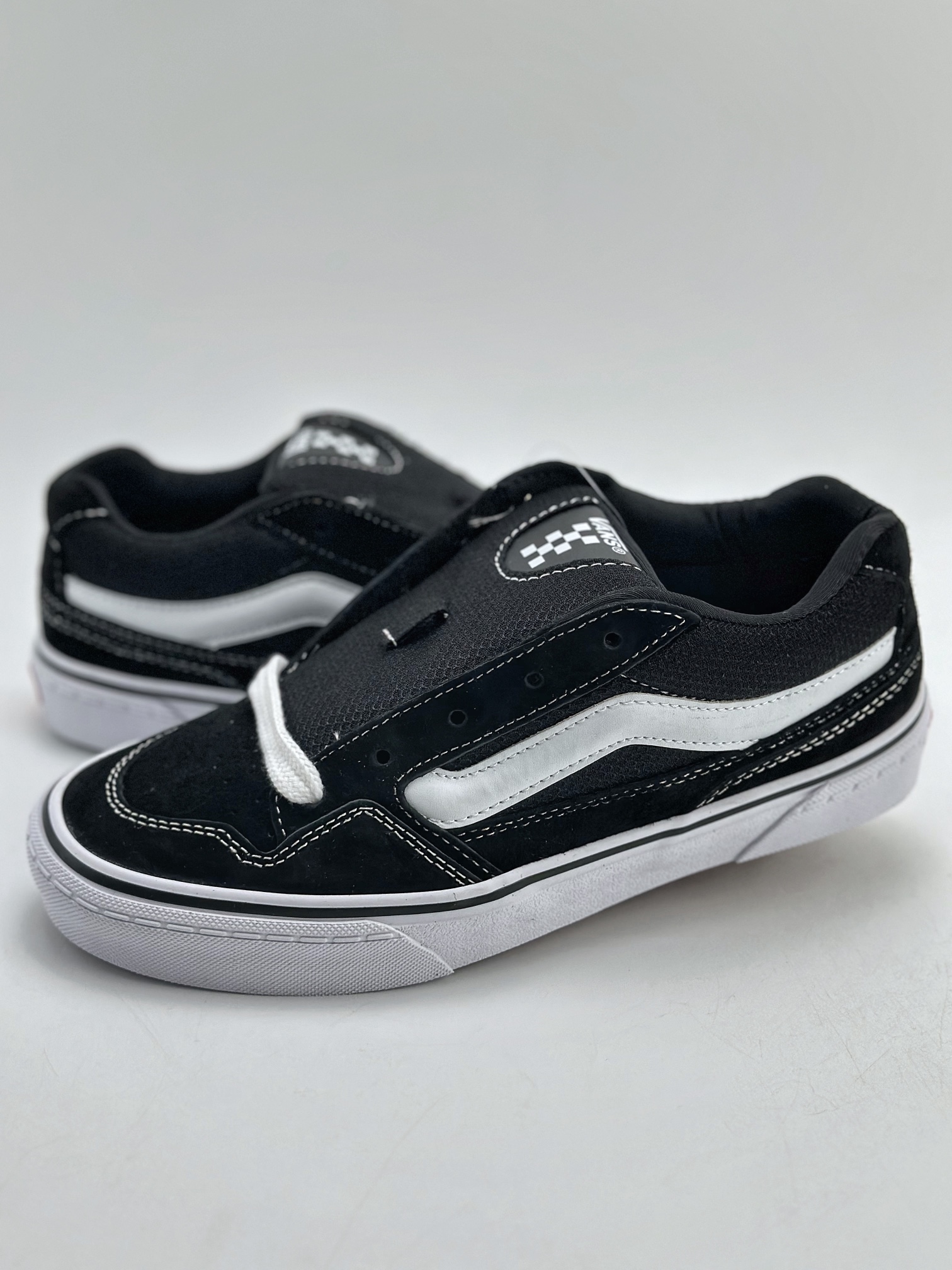 160 Vans Classics Knu Skool 黑白厚鞋舌面包鞋