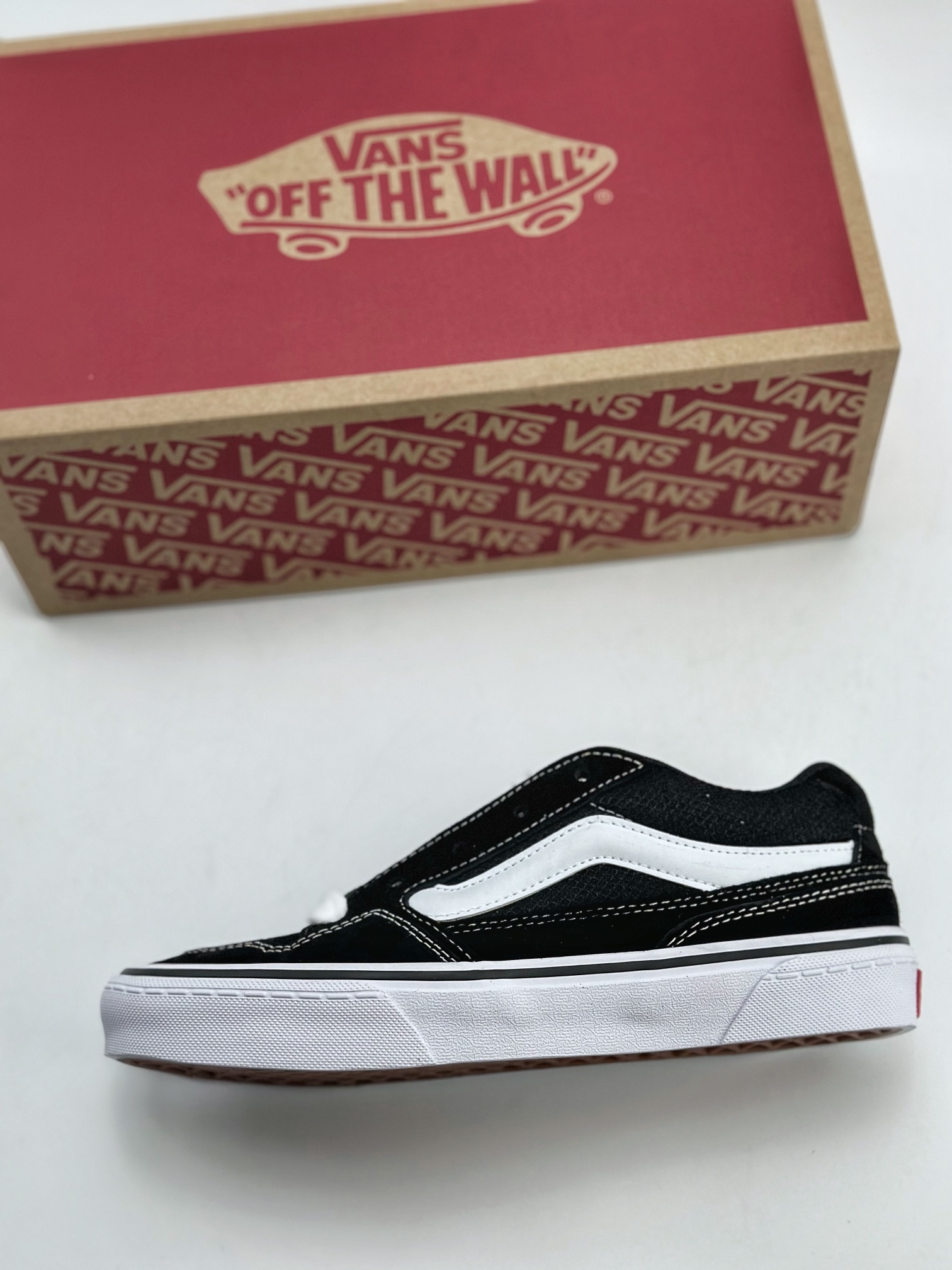 160 Vans Classics Knu Skool 黑白厚鞋舌面包鞋